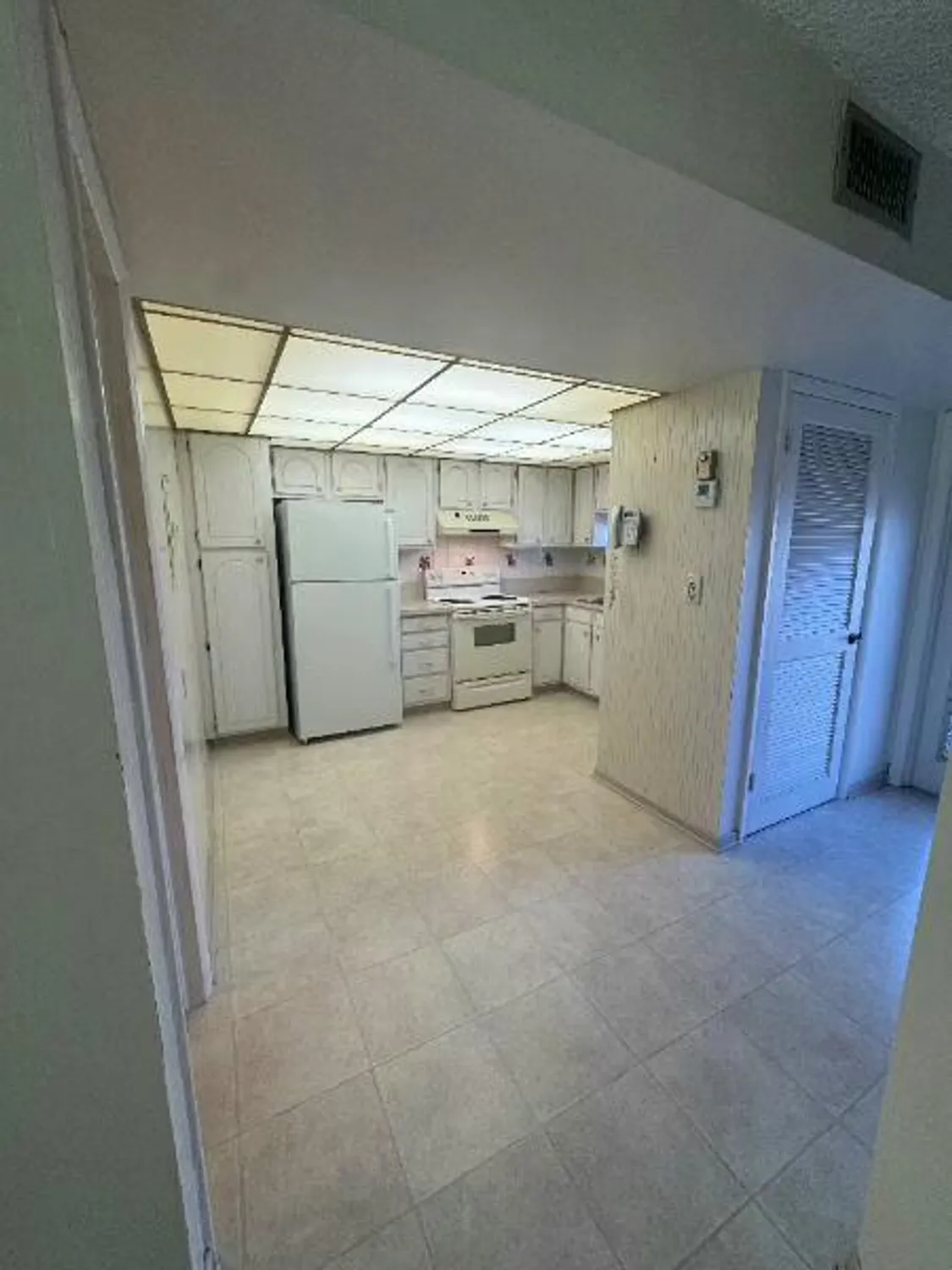 Property Slideshow image 9 of 33 | 9420 s hollybrook lake dr 105, Pembroke Pines, FL, 33025