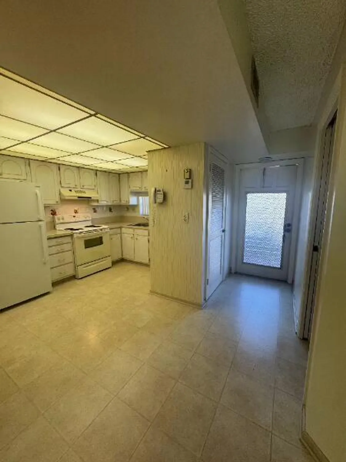 Property Slideshow image 8 of 33 | 9420 s hollybrook lake dr 105, Pembroke Pines, FL, 33025