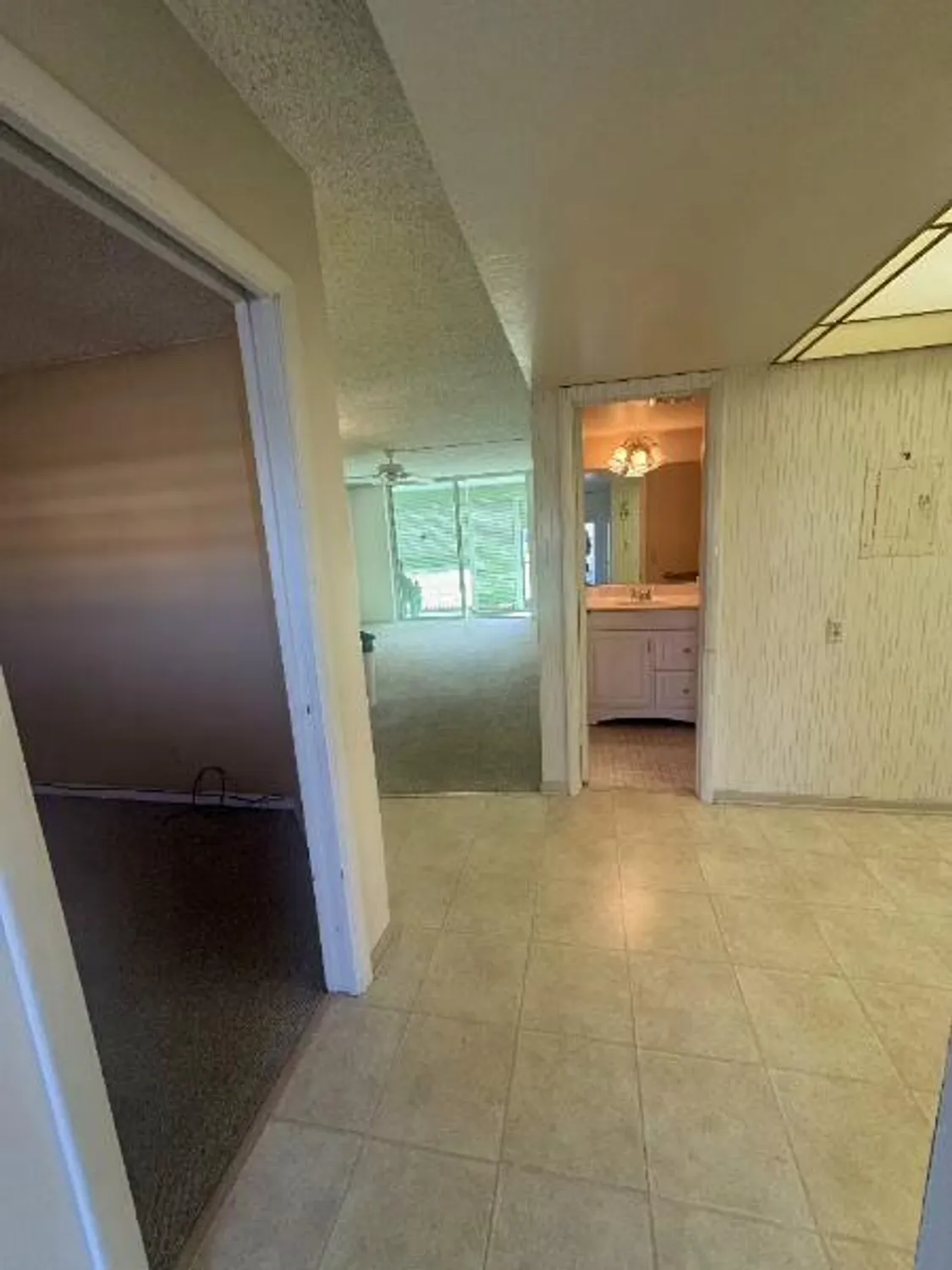 Property Slideshow image 15 of 33 | 9420 s hollybrook lake dr 105, Pembroke Pines, FL, 33025