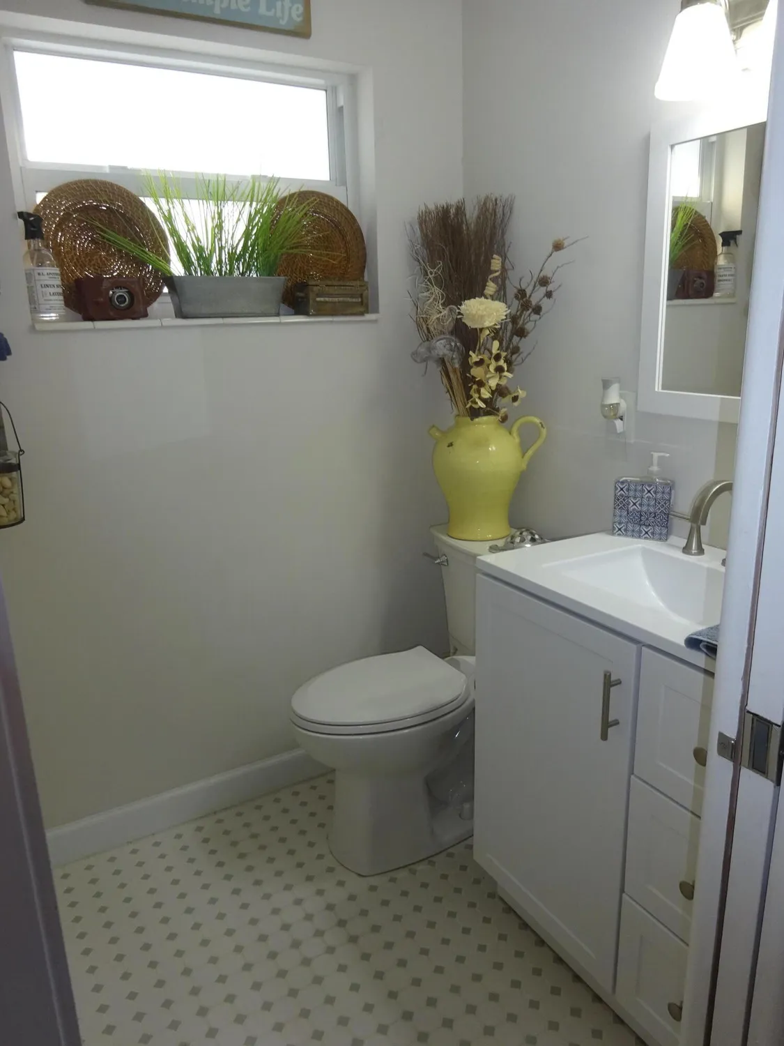 Property Slideshow image 9 of 19 | 2763 dudley dr h, West Palm Beach, FL, 33415