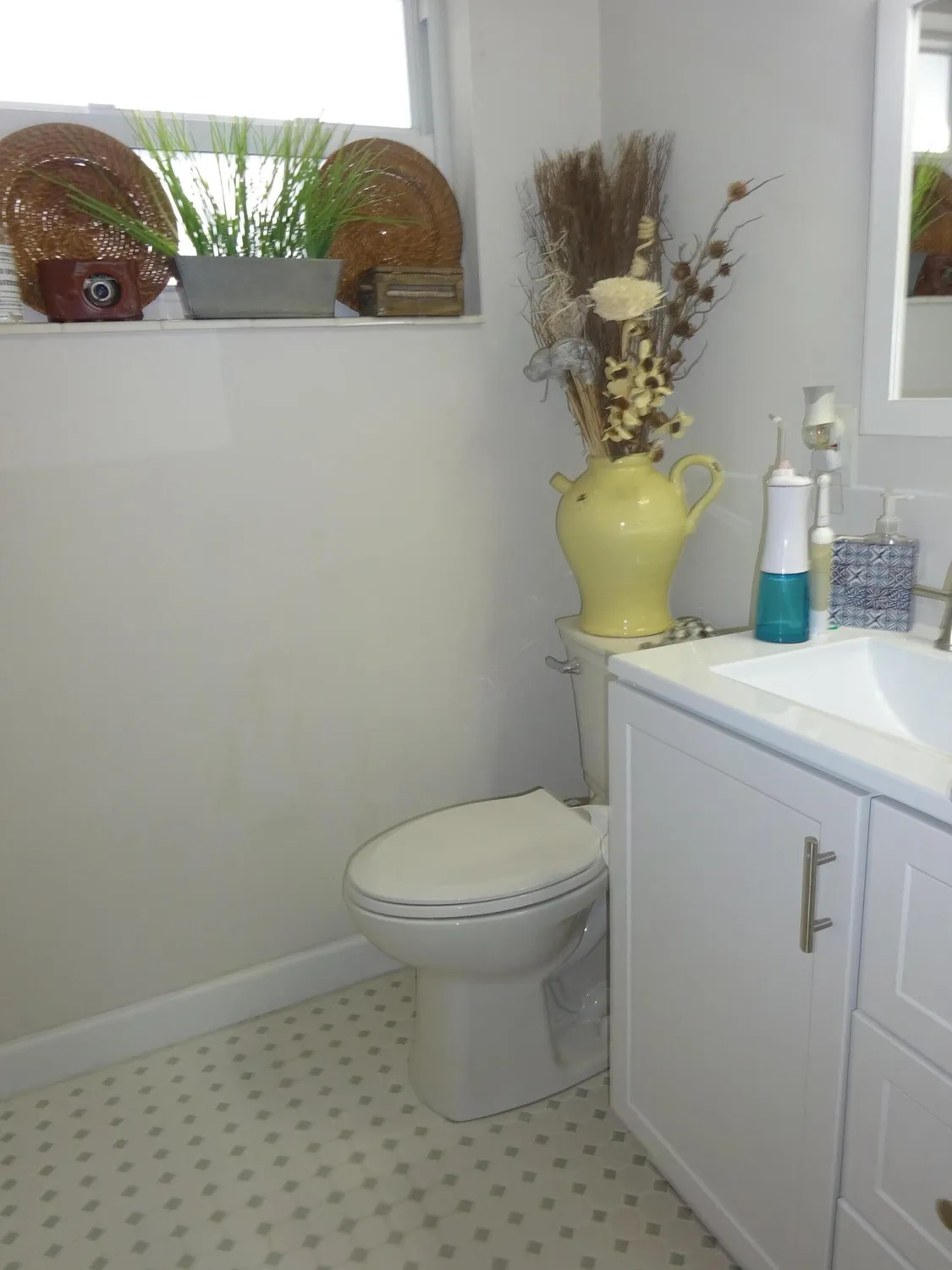 Property Slideshow image 5 of 19 | 2763 dudley dr h, West Palm Beach, FL, 33415