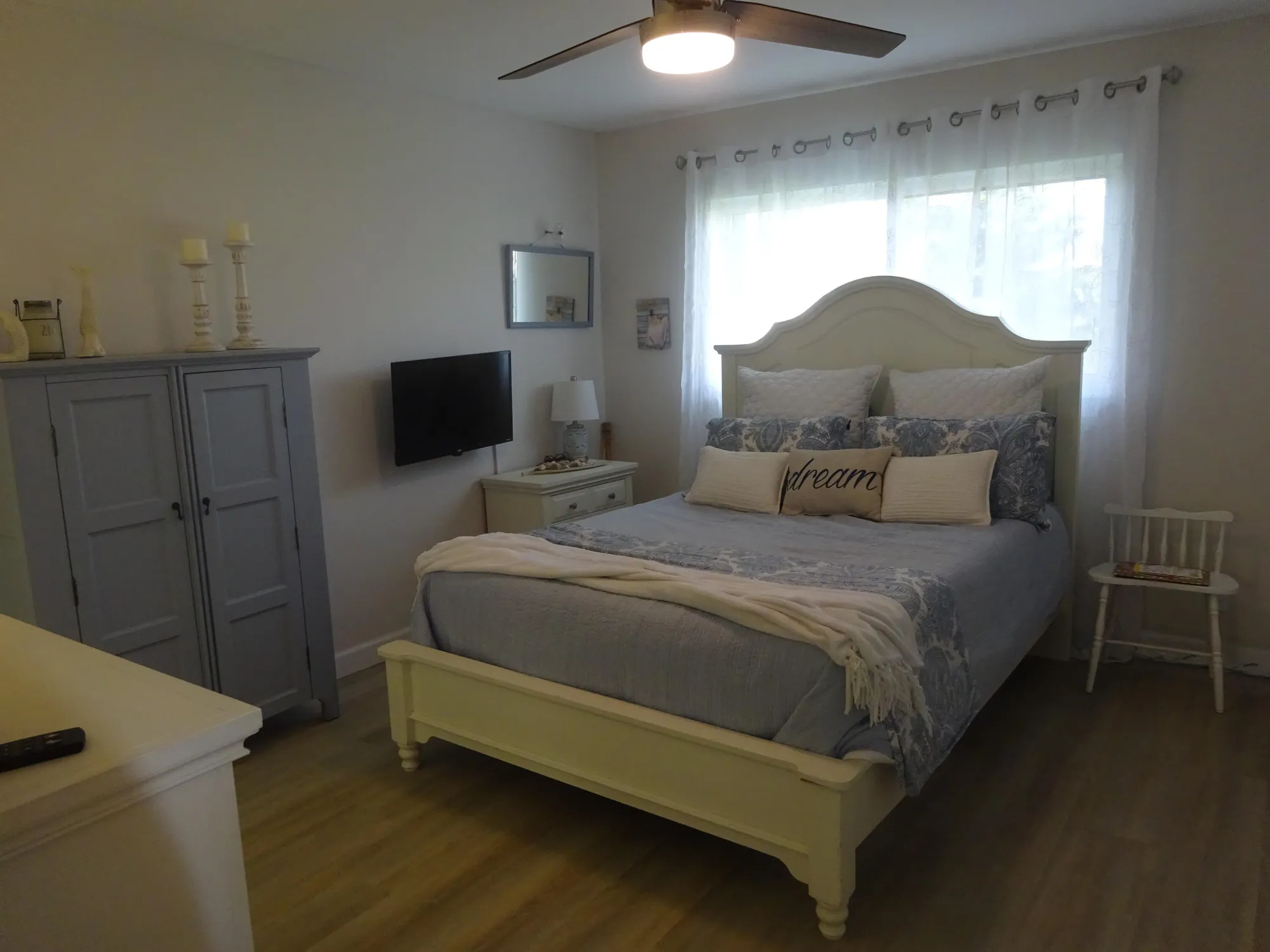 Property Slideshow image 12 of 19 | 2763 dudley dr h, West Palm Beach, FL, 33415