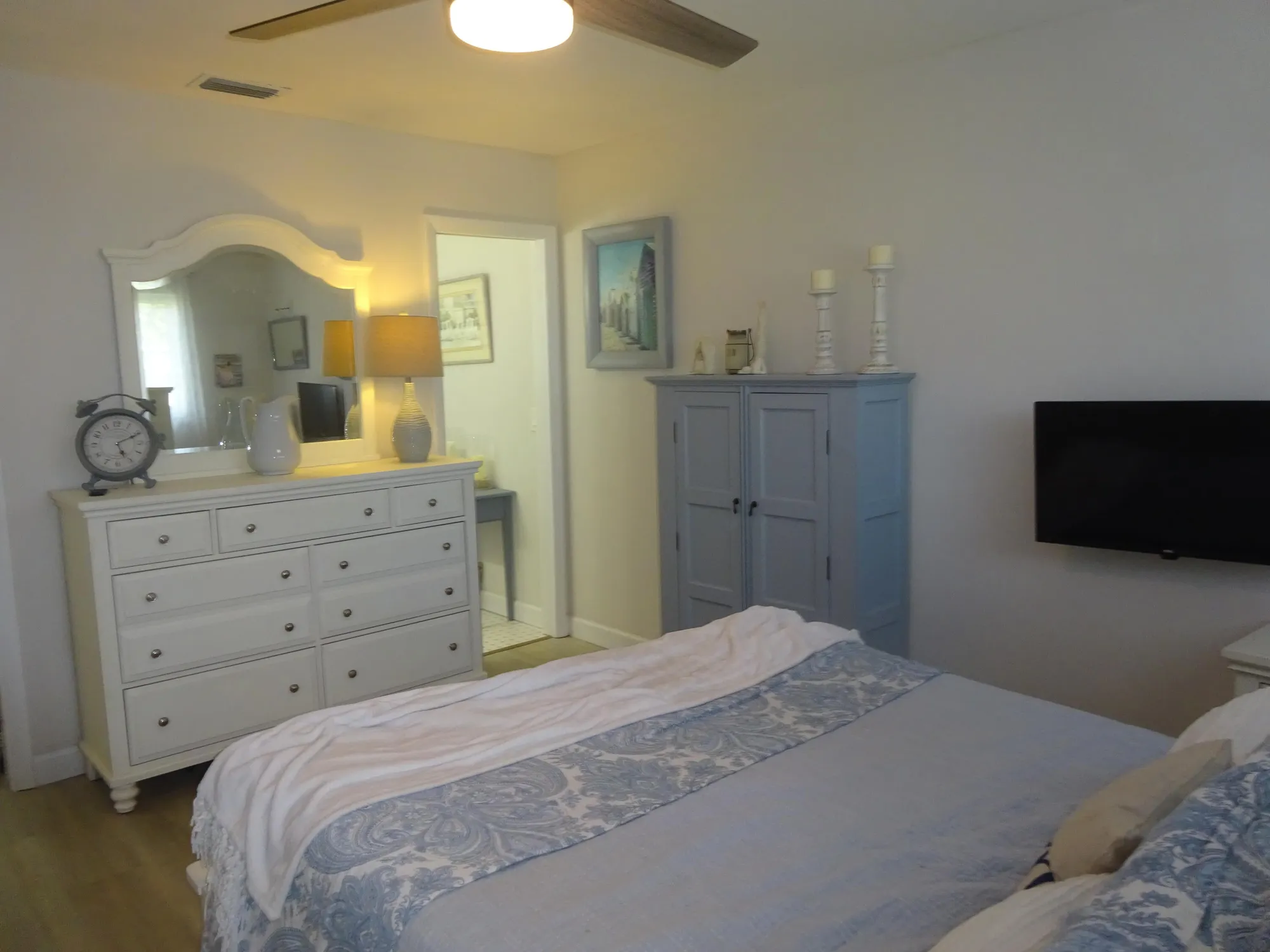 Property Slideshow image 13 of 19 | 2763 dudley dr h, West Palm Beach, FL, 33415