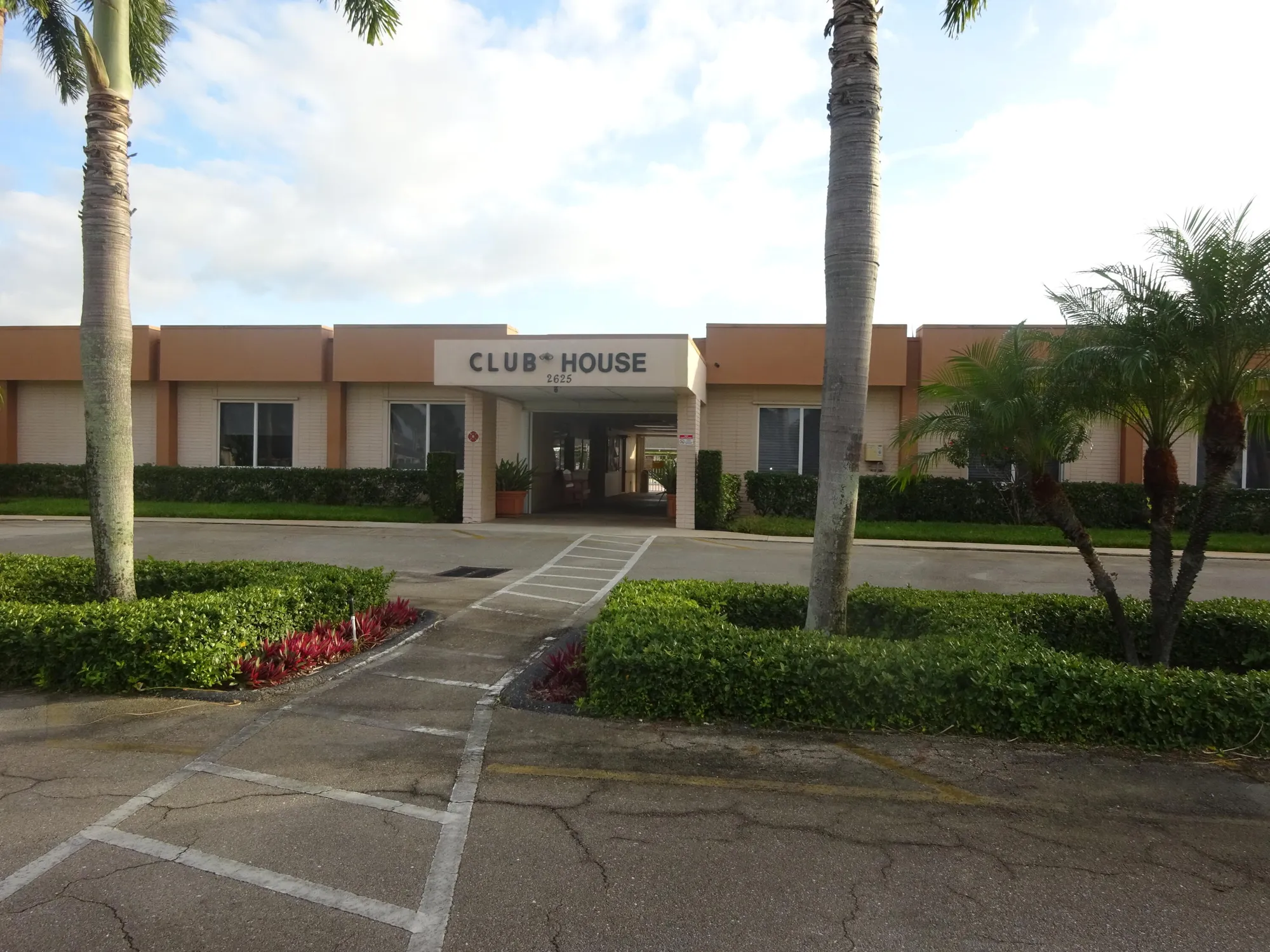 Property Slideshow image 16 of 19 | 2763 dudley dr h, West Palm Beach, FL, 33415