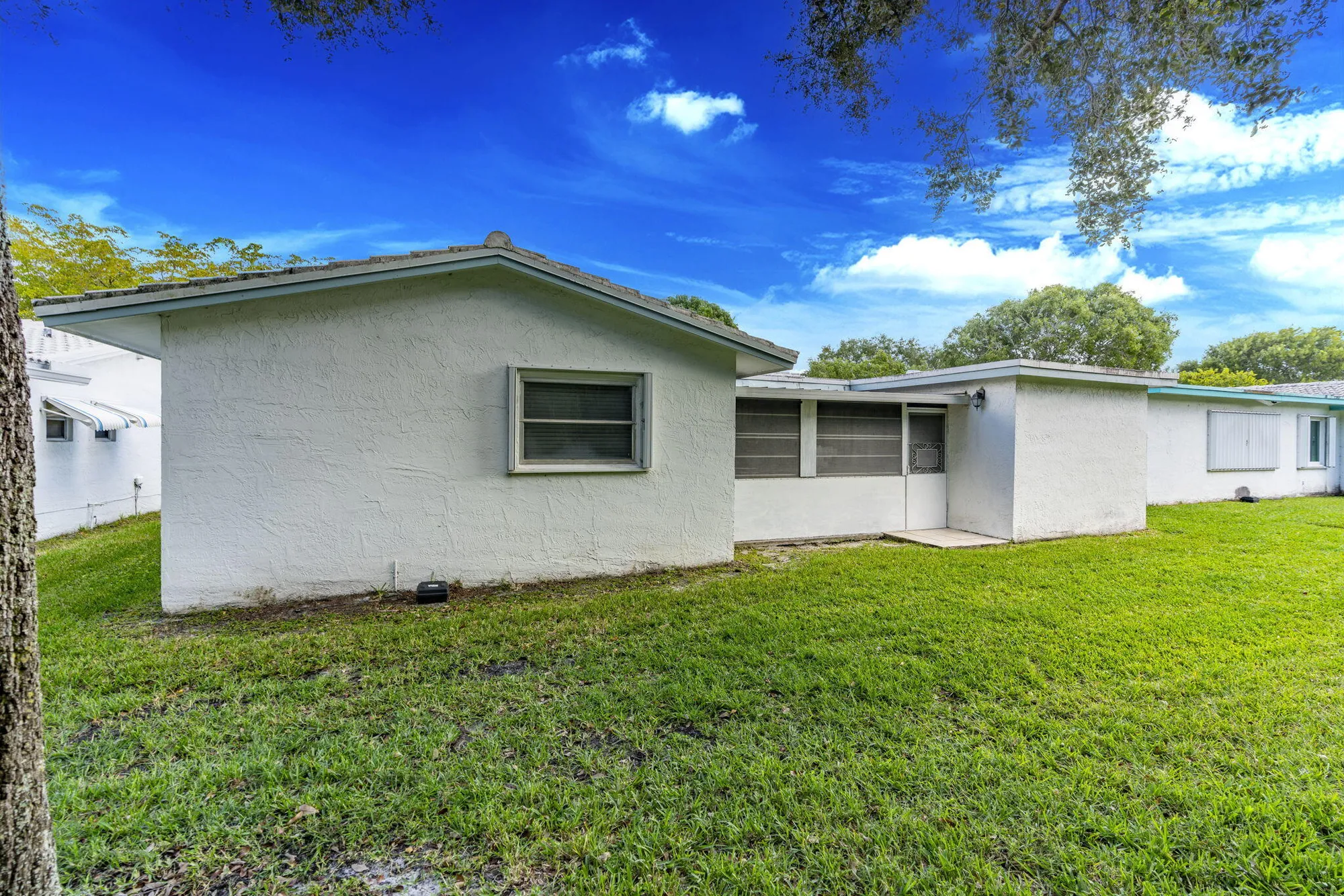 Property Slideshow image 6 of 75 | 1141 nw 90th way, Plantation, FL, 33322