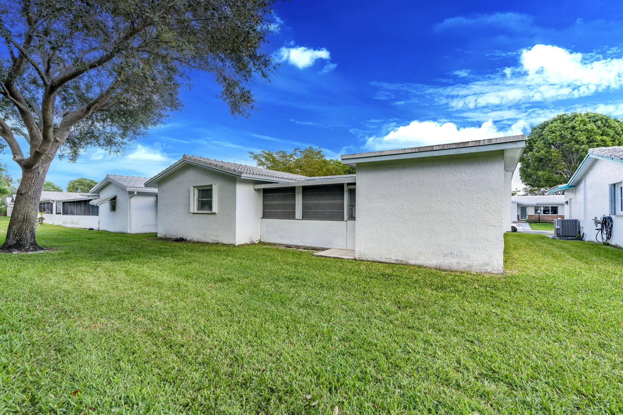 Property Slideshow image 8 of 75 | 1141 nw 90th way, Plantation, FL, 33322