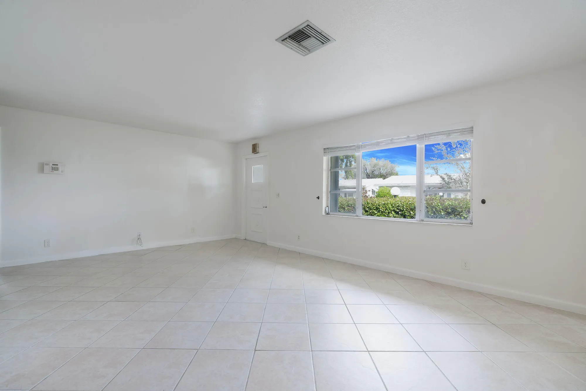 Property Slideshow image 11 of 75 | 1141 nw 90th way, Plantation, FL, 33322