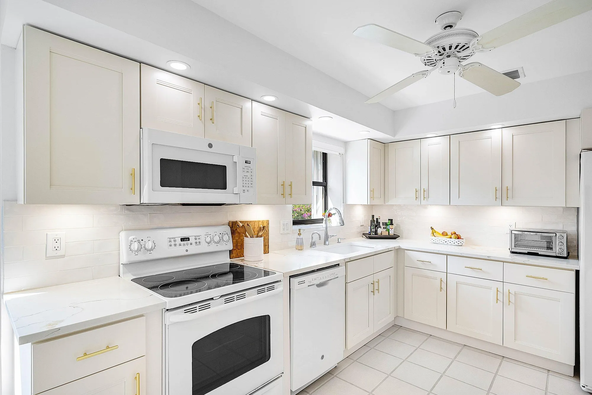 Property Slideshow image 16 of 68 | 14 brentwood dr, Boynton Beach, FL, 33436