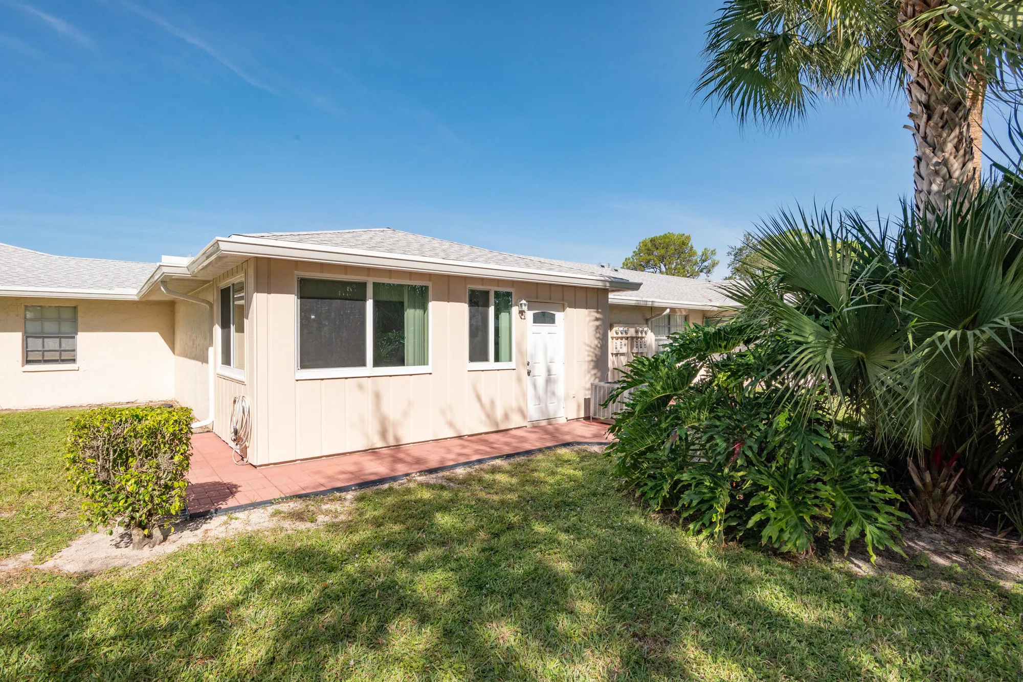Property Slideshow image 31 of 36 | 460 franconia cir a, Lake Worth, FL, 33467