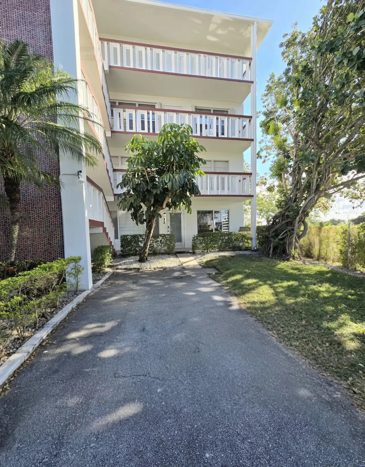 Property Slideshow image 1 of 83 | 114 greenbrier c c, West Palm Beach, FL, 33417