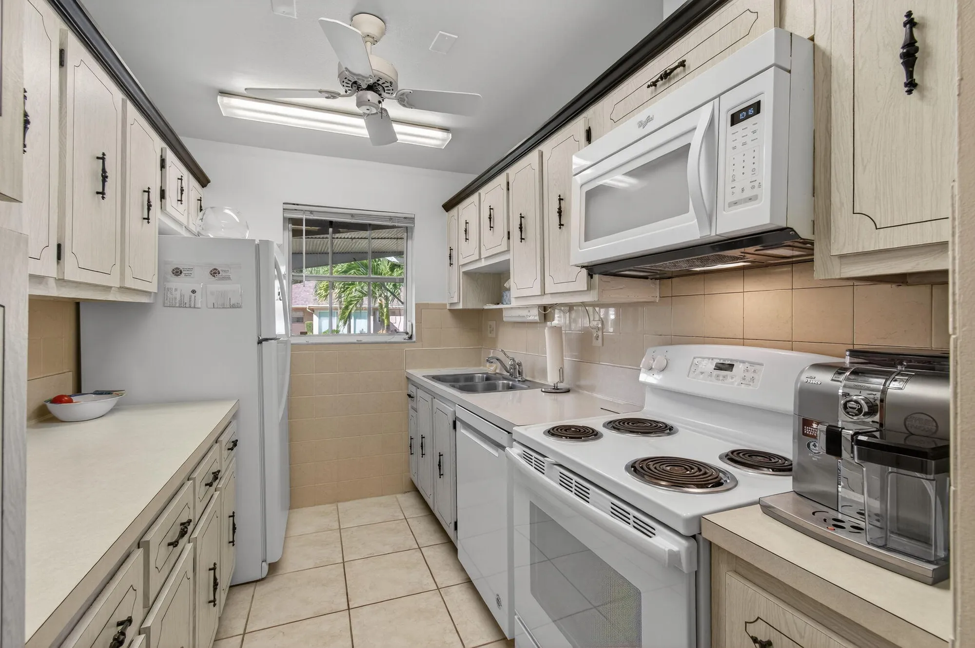 Property Slideshow image 17 of 46 | 1225 club dr b, Delray Beach, FL, 33445