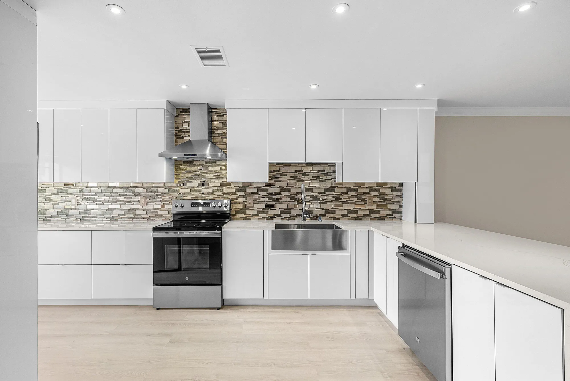 Property Slideshow image 12 of 54 | 18 stratford dr f, Boynton Beach, FL, 33436