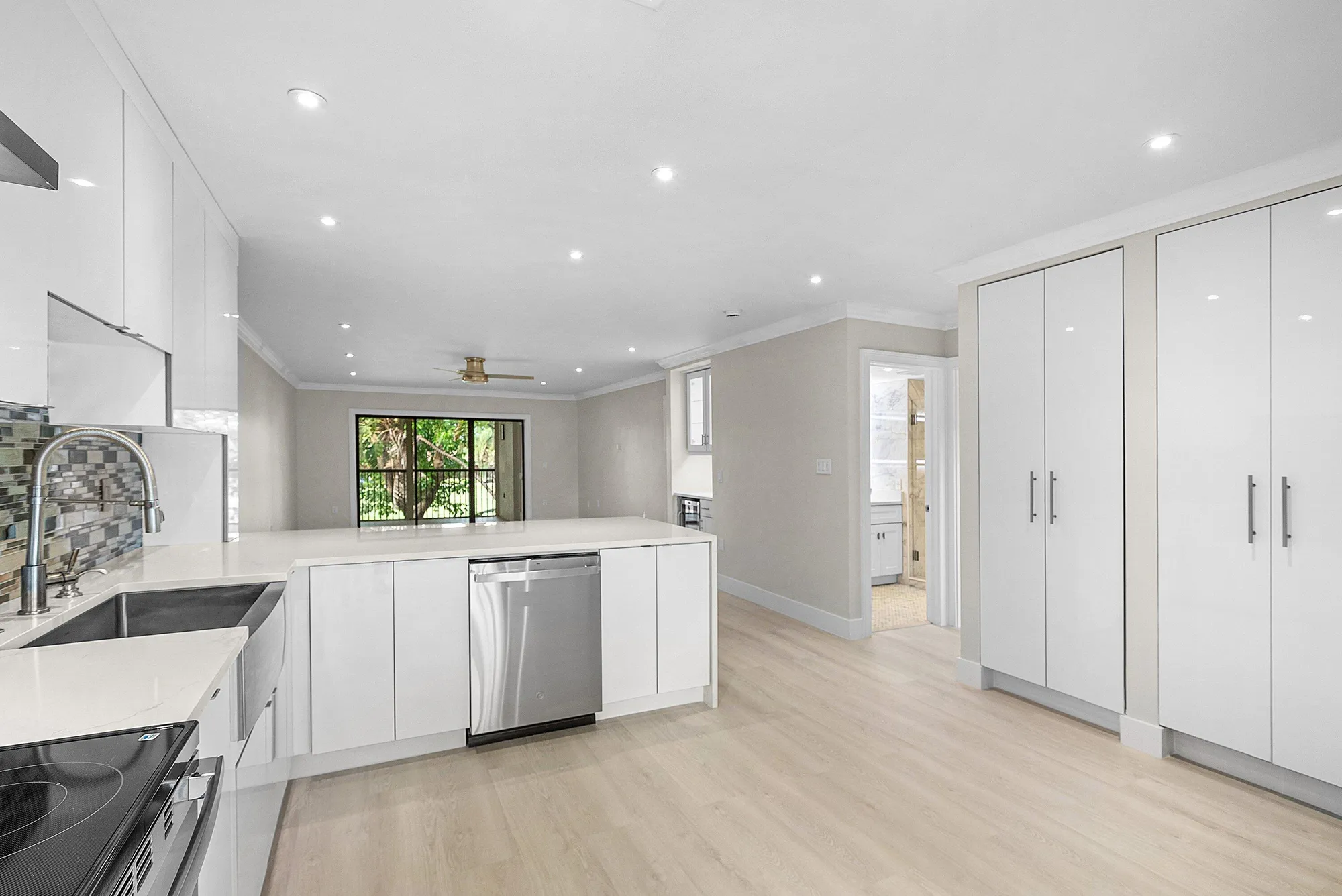 Property Slideshow image 16 of 54 | 18 stratford dr f, Boynton Beach, FL, 33436