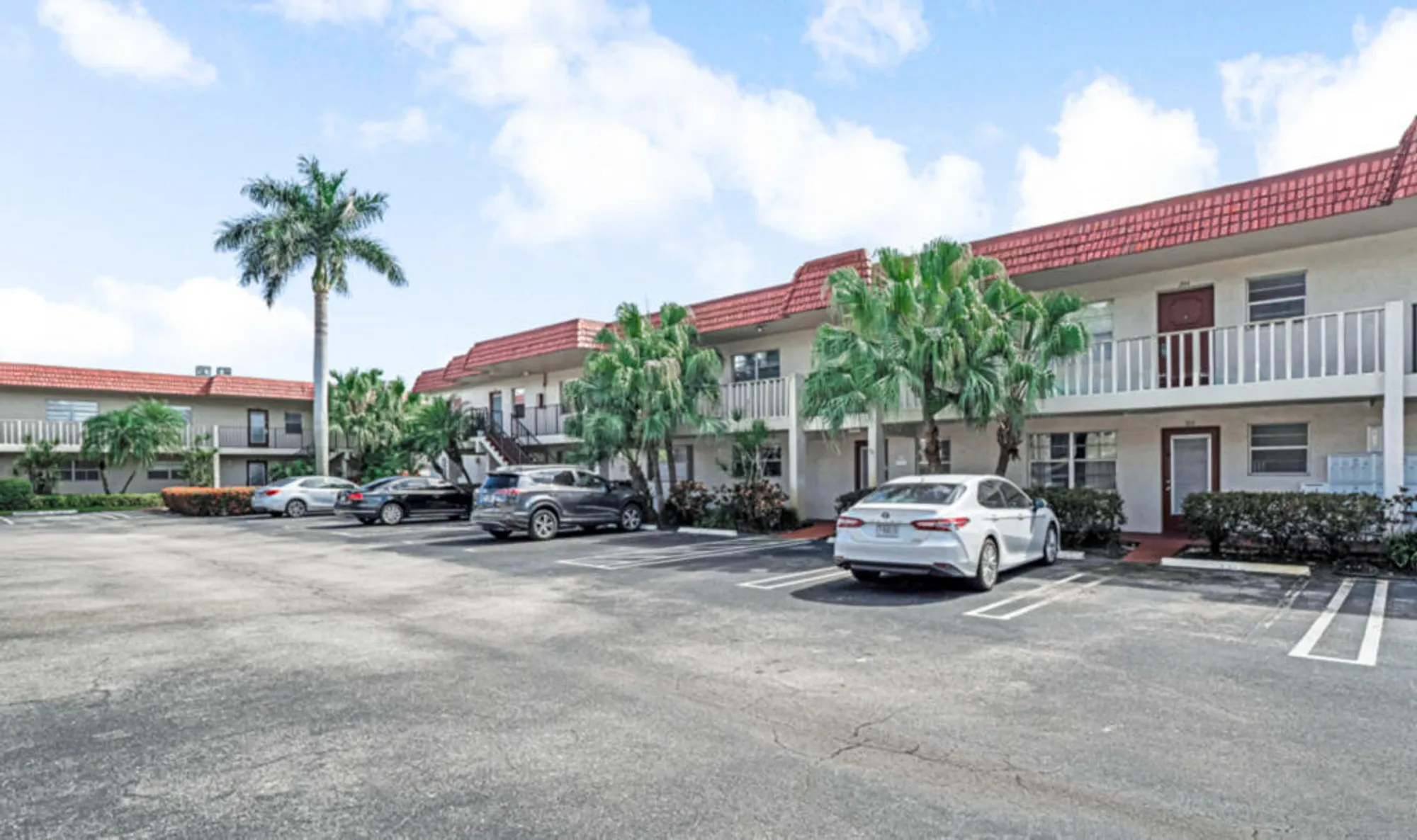 Property Slideshow image 1 of 41 | 33 abbey ln 103, Delray Beach, FL, 33446