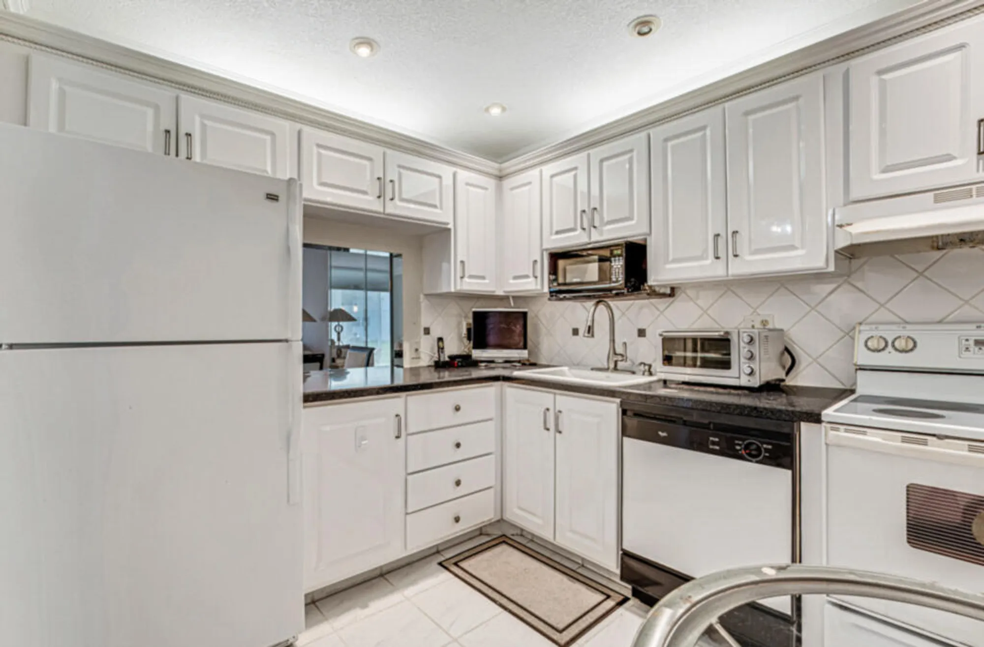 Property Slideshow image 19 of 41 | 33 abbey ln 103, Delray Beach, FL, 33446