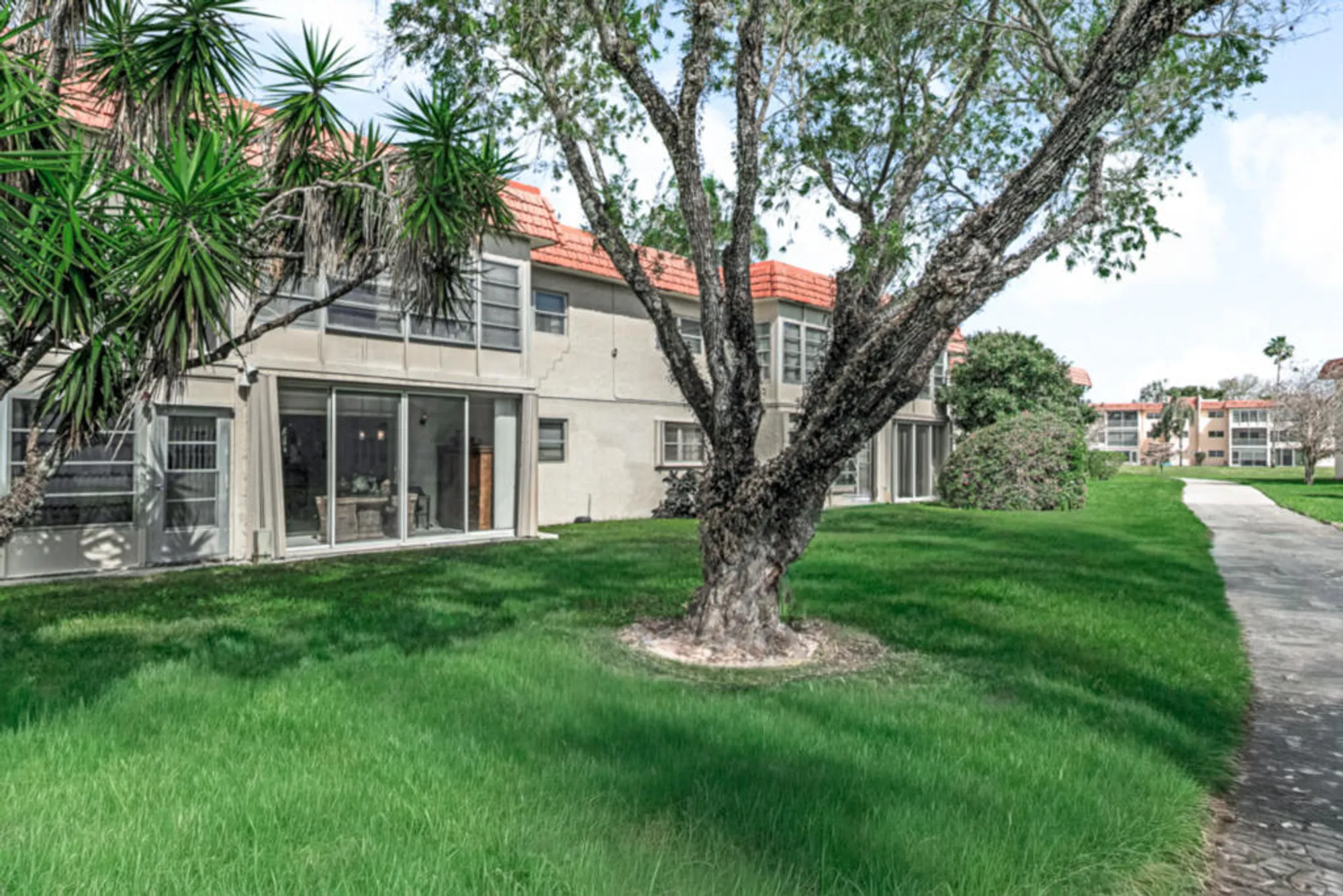 Property Slideshow image 33 of 41 | 33 abbey ln 103, Delray Beach, FL, 33446