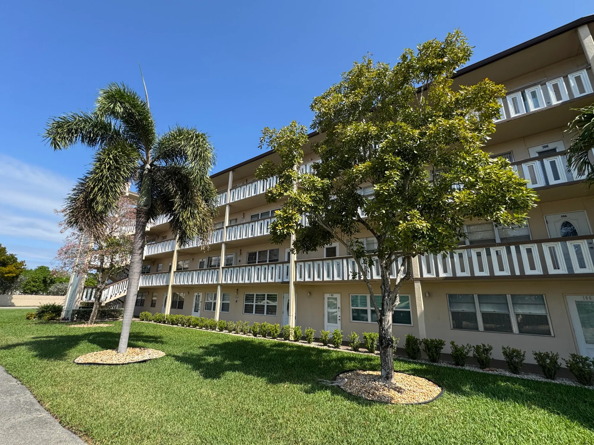 Property Slideshow image 1 of 41 | 203 southampton a, West Palm Beach, FL, 33417