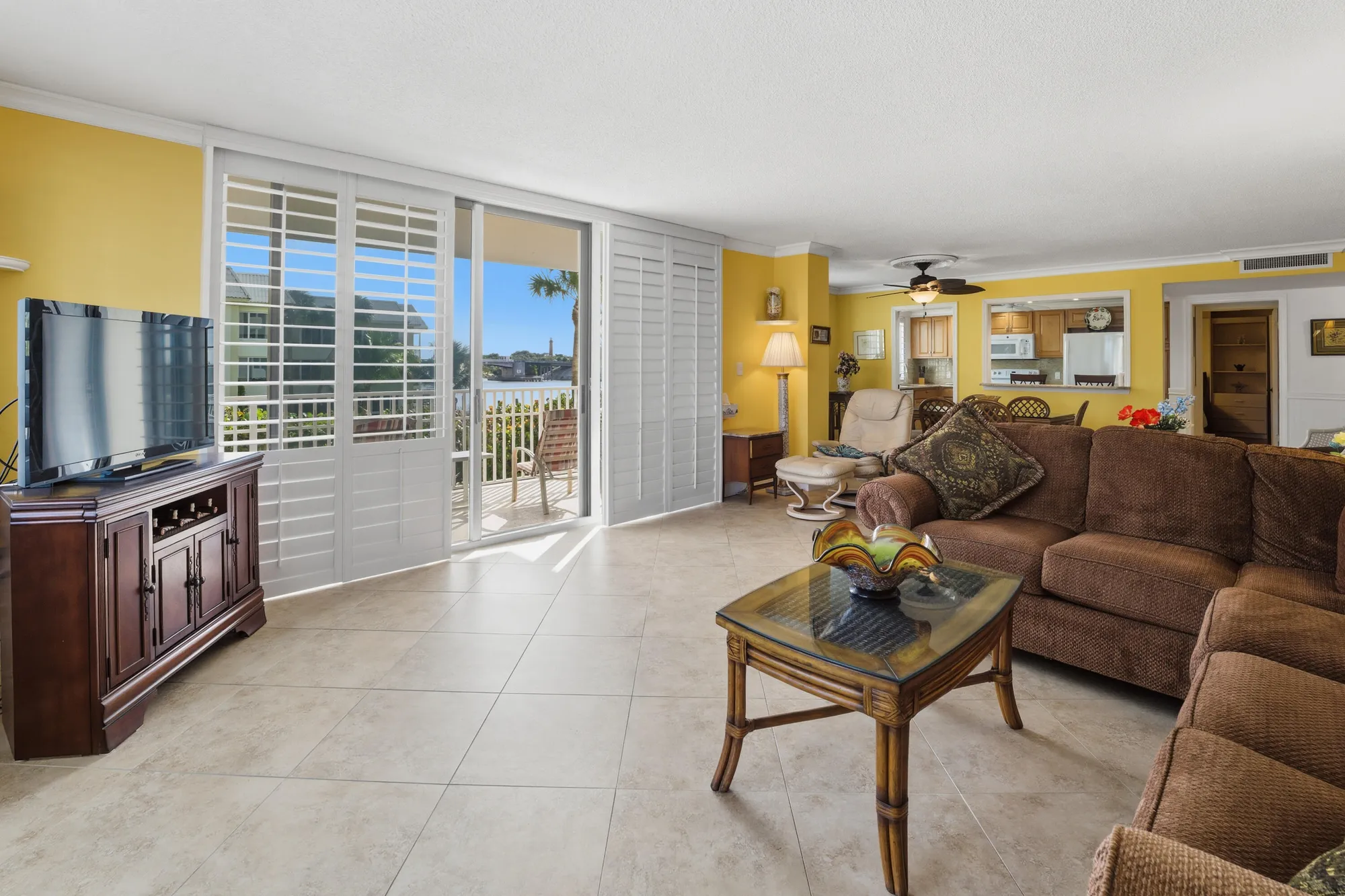 Property Slideshow image 6 of 18 | 375 beach rd 201, Tequesta, FL, 33469