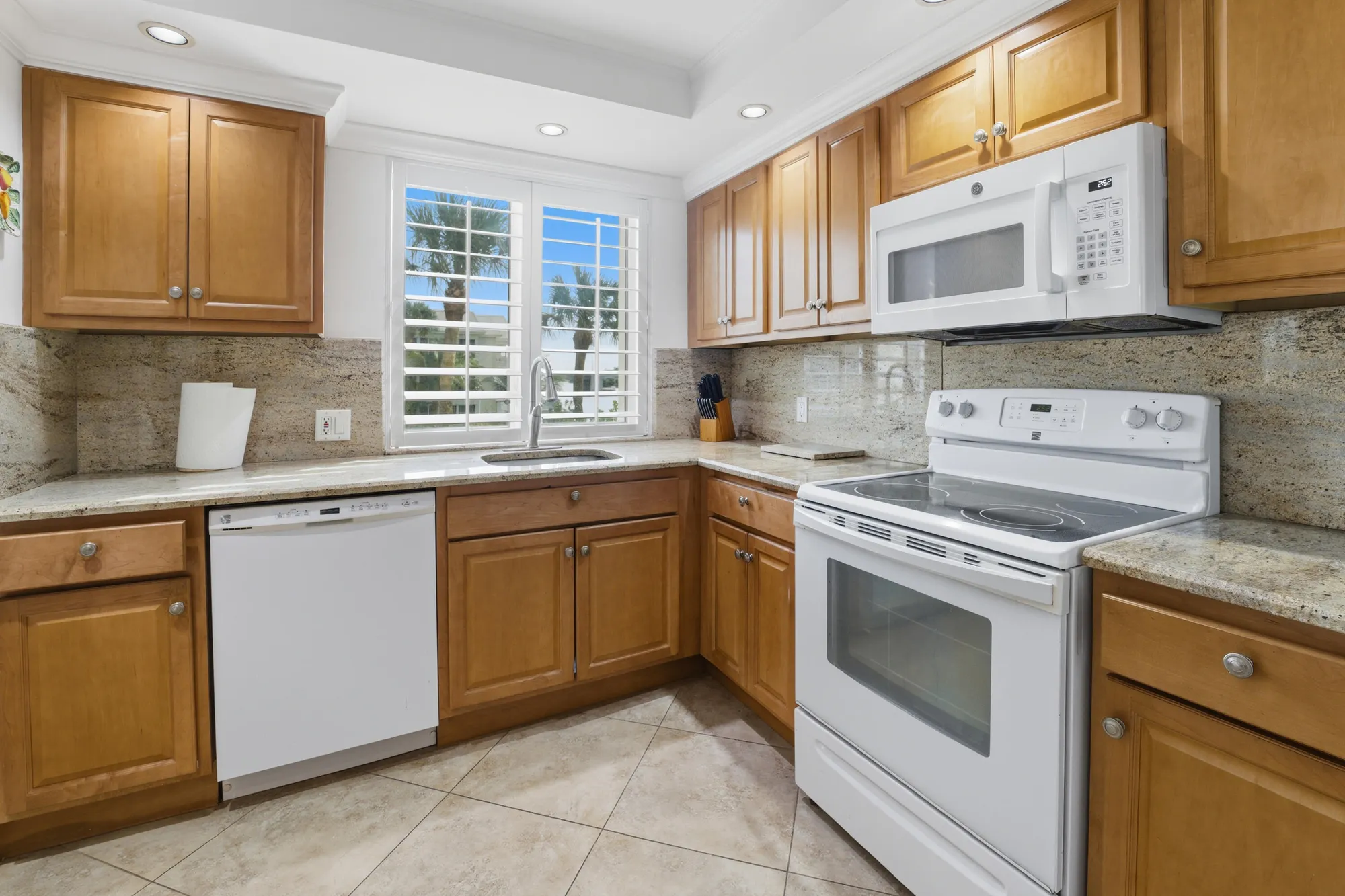 Property Slideshow image 5 of 18 | 375 beach rd 201, Tequesta, FL, 33469