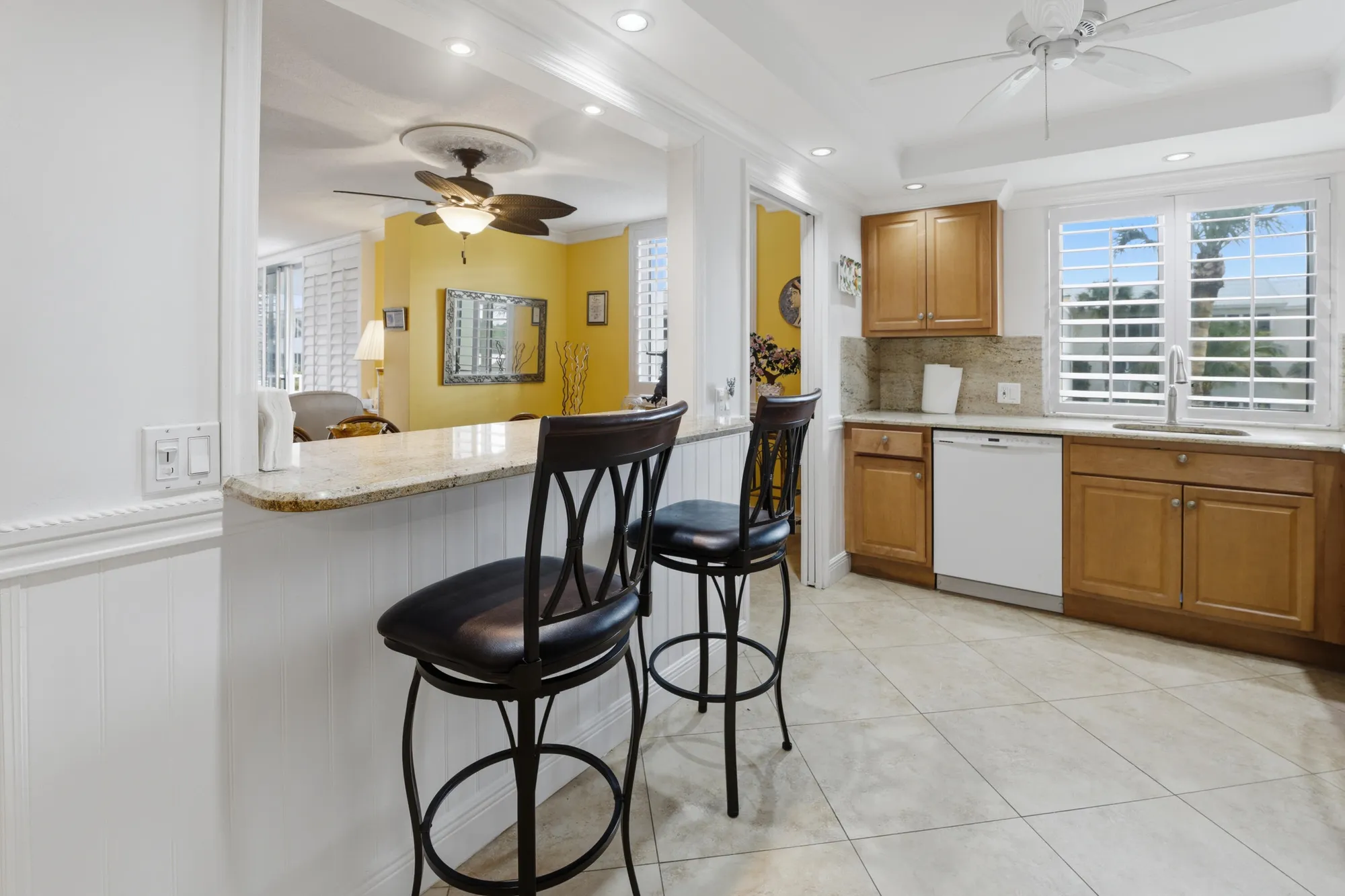 Property Slideshow image 9 of 18 | 375 beach rd 201, Tequesta, FL, 33469