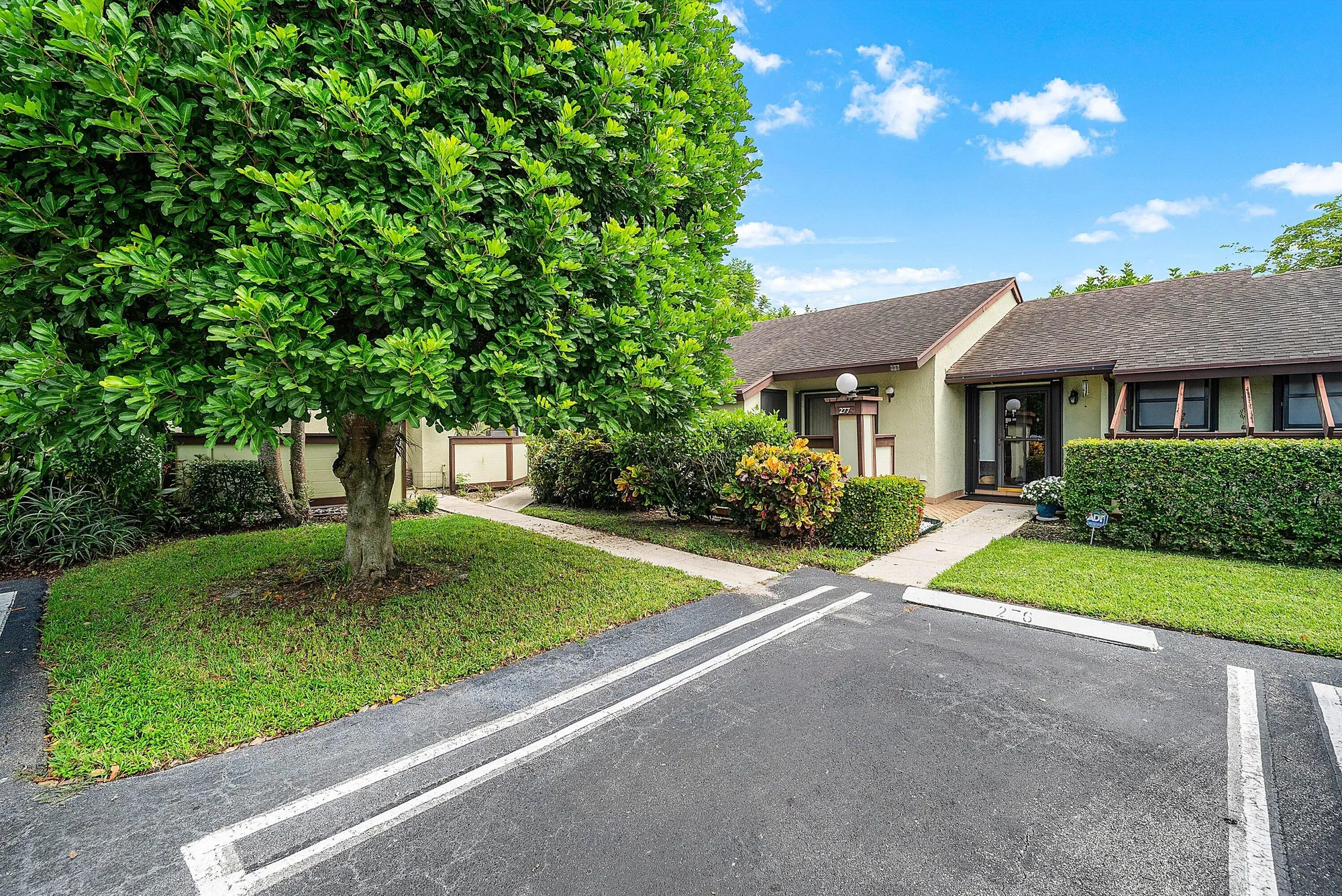 Property Slideshow image 1 of 24 | 276 beaver dam ct, Royal Palm Beach, FL, 33411