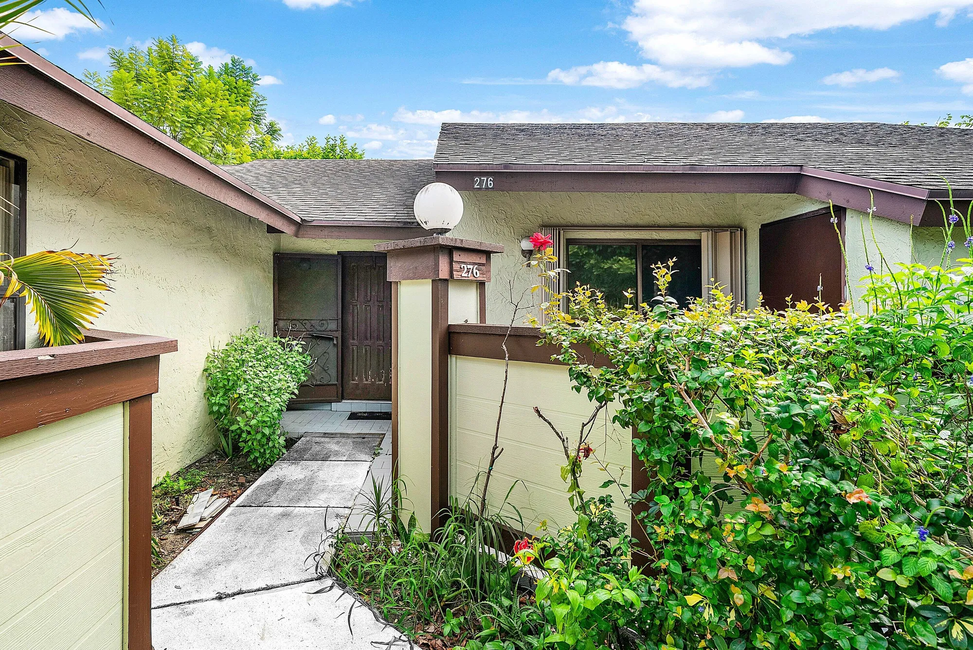 Property Slideshow image 2 of 24 | 276 beaver dam ct, Royal Palm Beach, FL, 33411