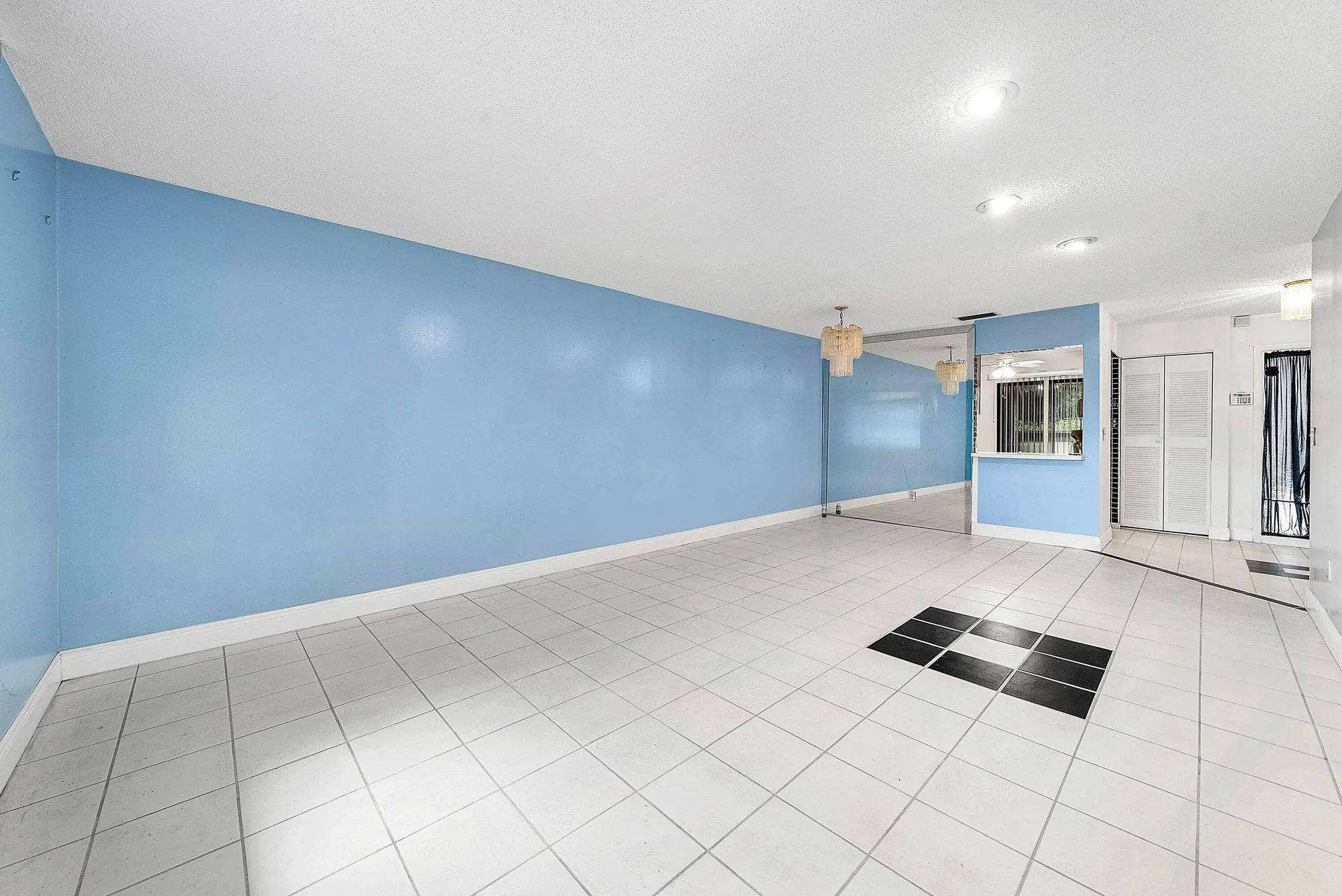 Property Slideshow image 7 of 24 | 276 beaver dam ct, Royal Palm Beach, FL, 33411