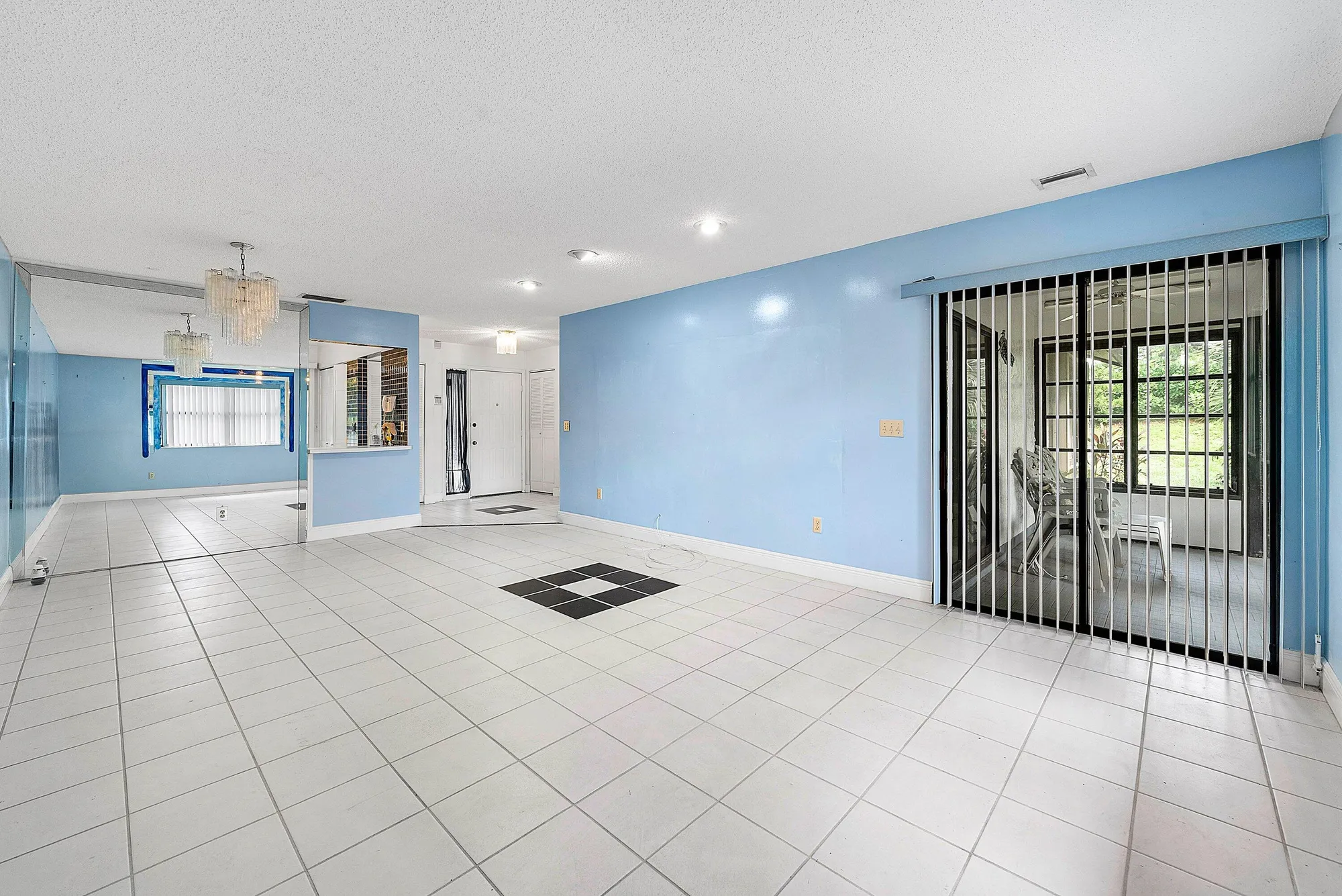 Property Slideshow image 8 of 24 | 276 beaver dam ct, Royal Palm Beach, FL, 33411