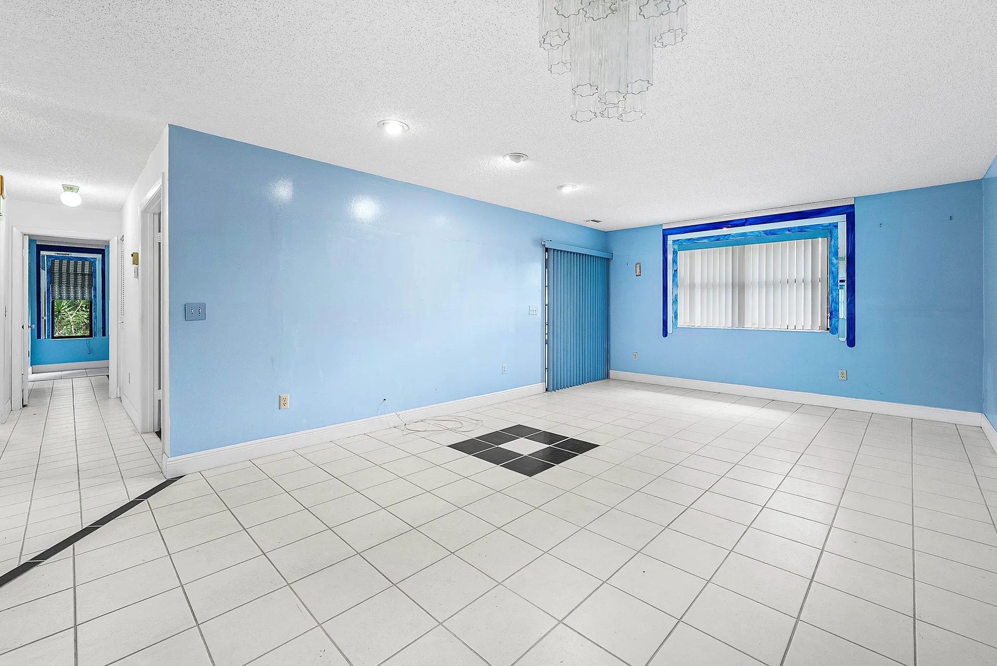 Property Slideshow image 9 of 24 | 276 beaver dam ct, Royal Palm Beach, FL, 33411