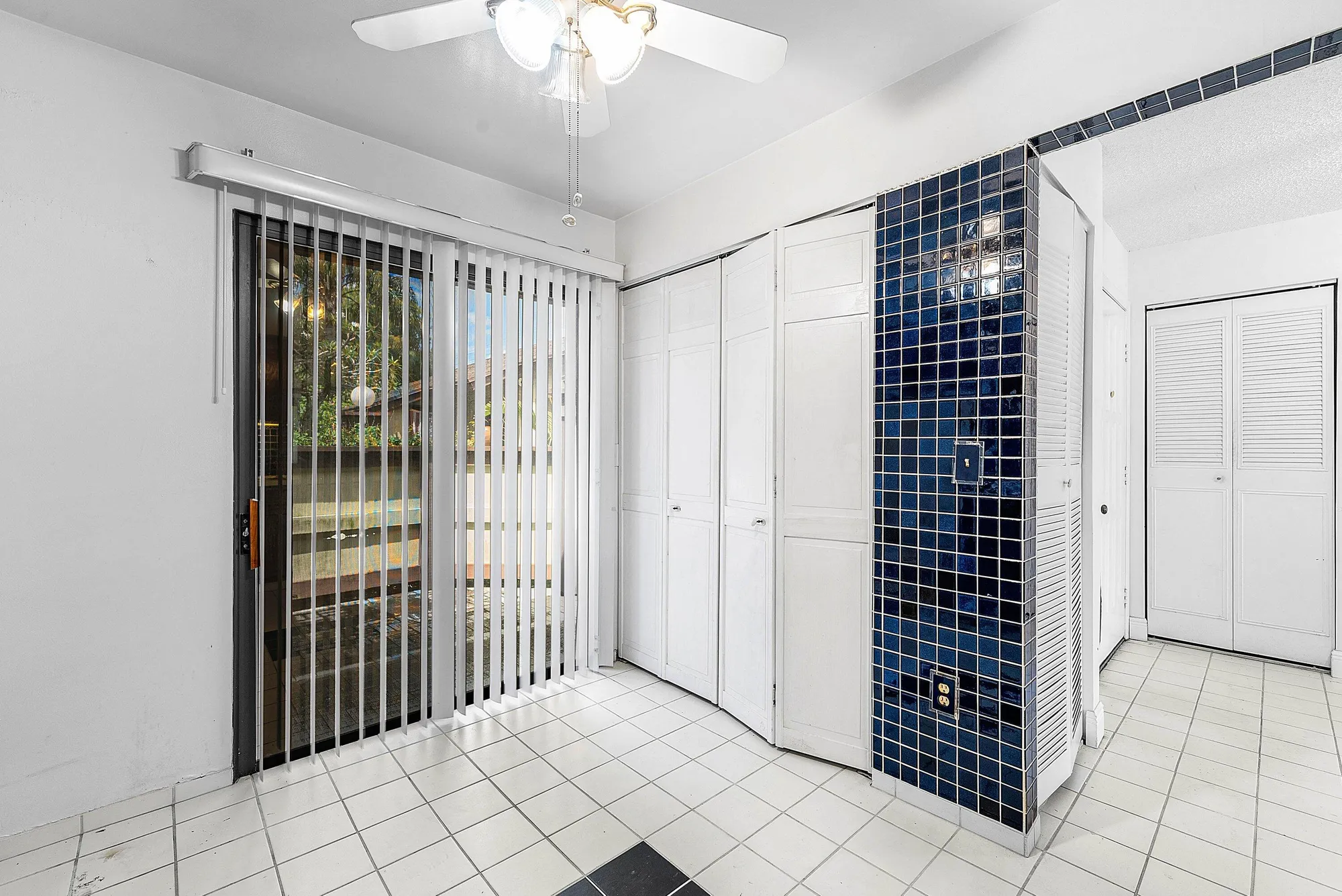 Property Slideshow image 11 of 24 | 276 beaver dam ct, Royal Palm Beach, FL, 33411
