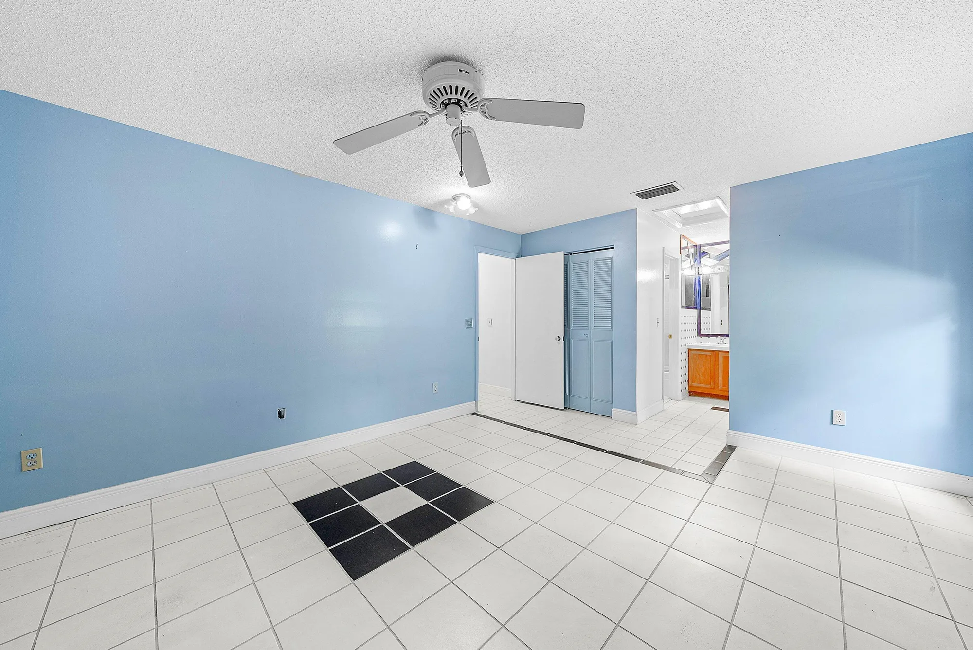 Property Slideshow image 18 of 24 | 276 beaver dam ct, Royal Palm Beach, FL, 33411