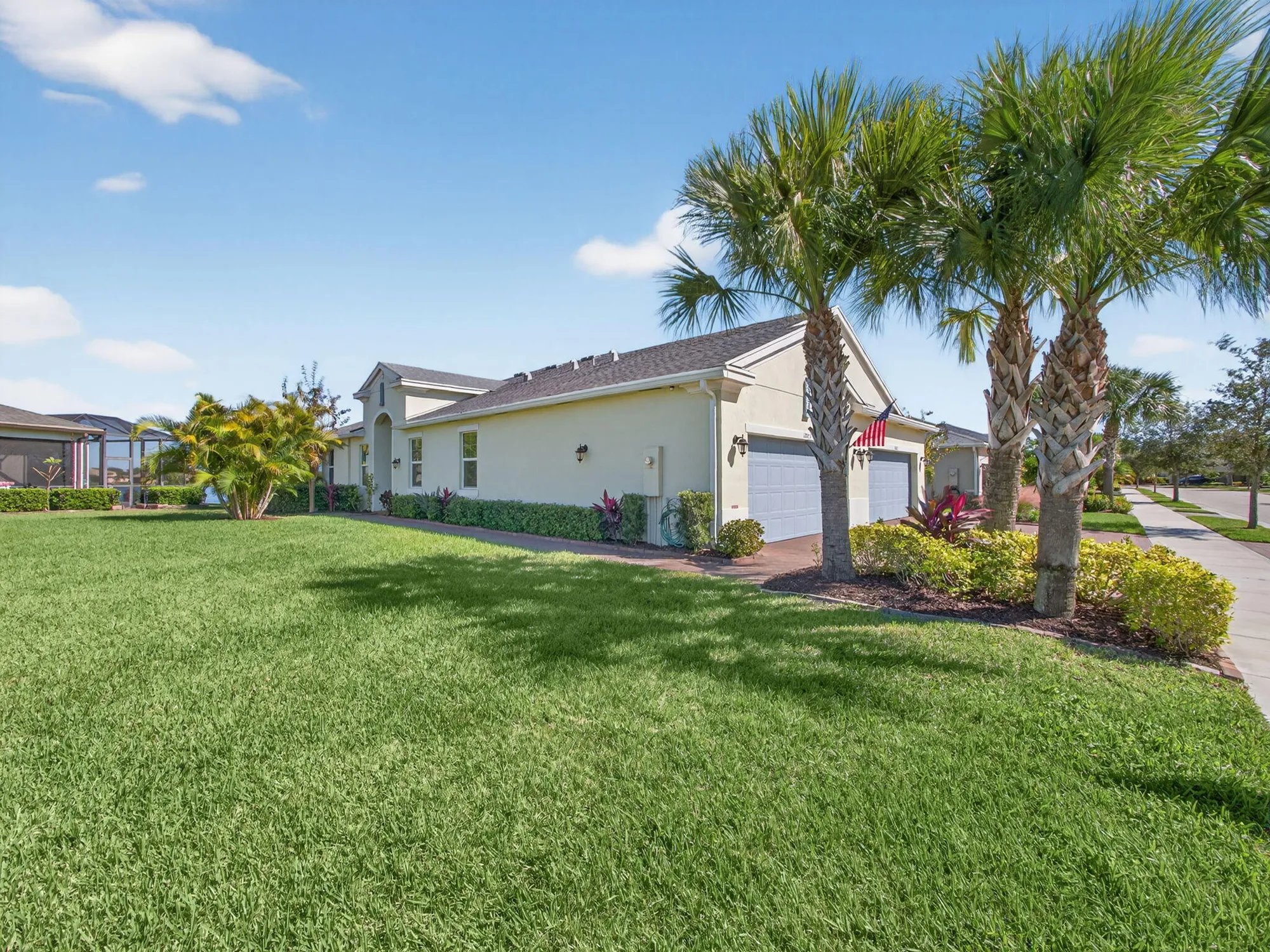 Property Slideshow image 5 of 115 | 12873 sw lake fern cir, Port Saint Lucie, FL, 34987