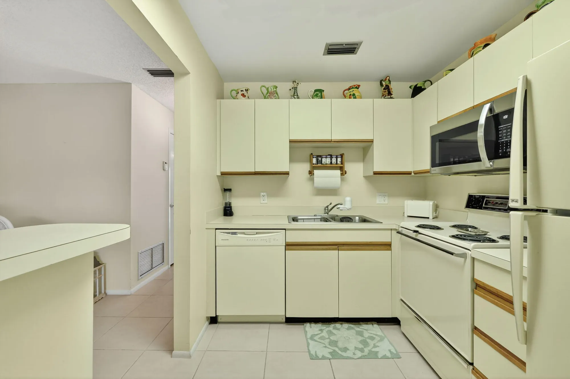 Property Slideshow image 9 of 30 | 23 lake vista trl 204, Port Saint Lucie, FL, 34952