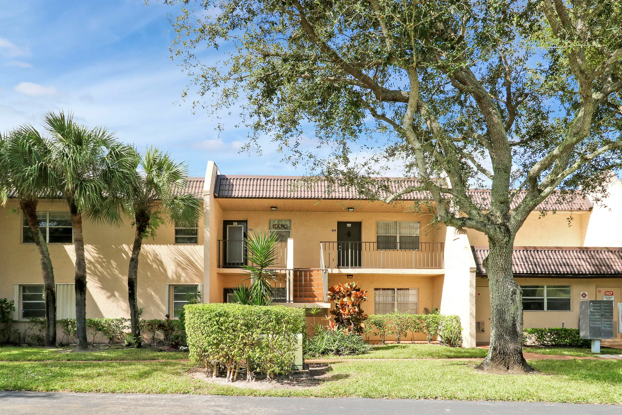Property Slideshow image 1 of 52 | 120 lake constance dr, West Palm Beach, FL, 33411