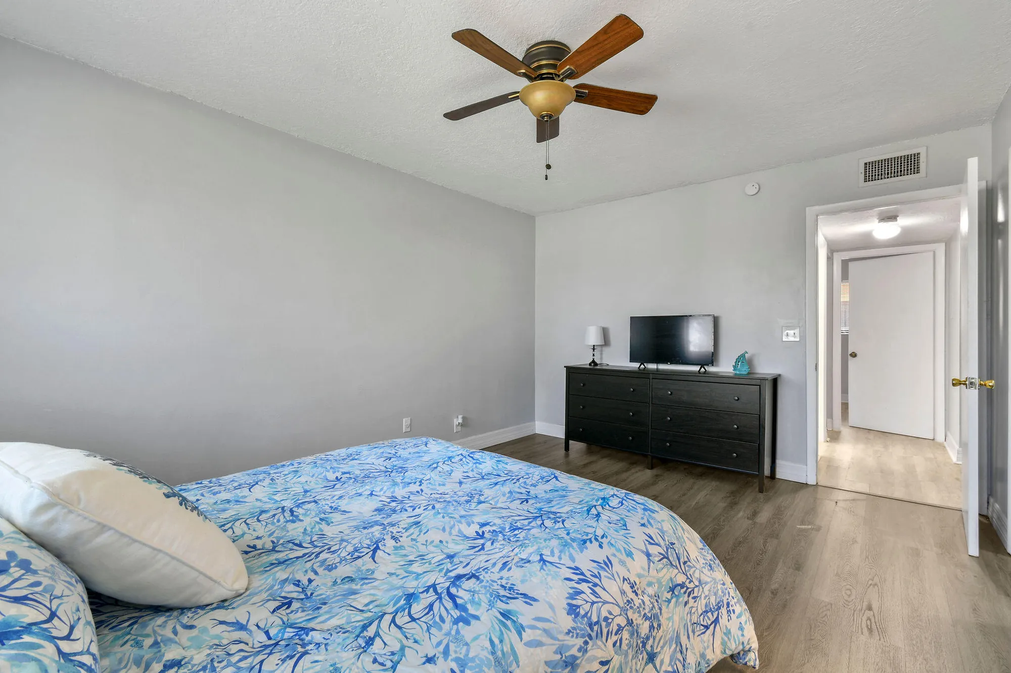 Property Slideshow image 16 of 47 | 5160 las verdes cir apt 314, Delray Beach, FL, 33484