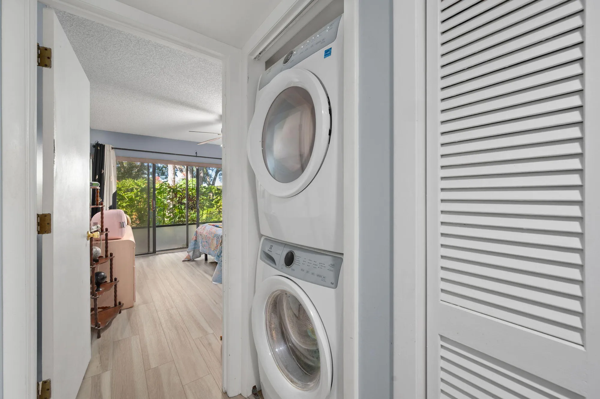 Property Slideshow image 14 of 29 | 9460 meadowood dr apt 103, Fort Pierce, FL, 34951