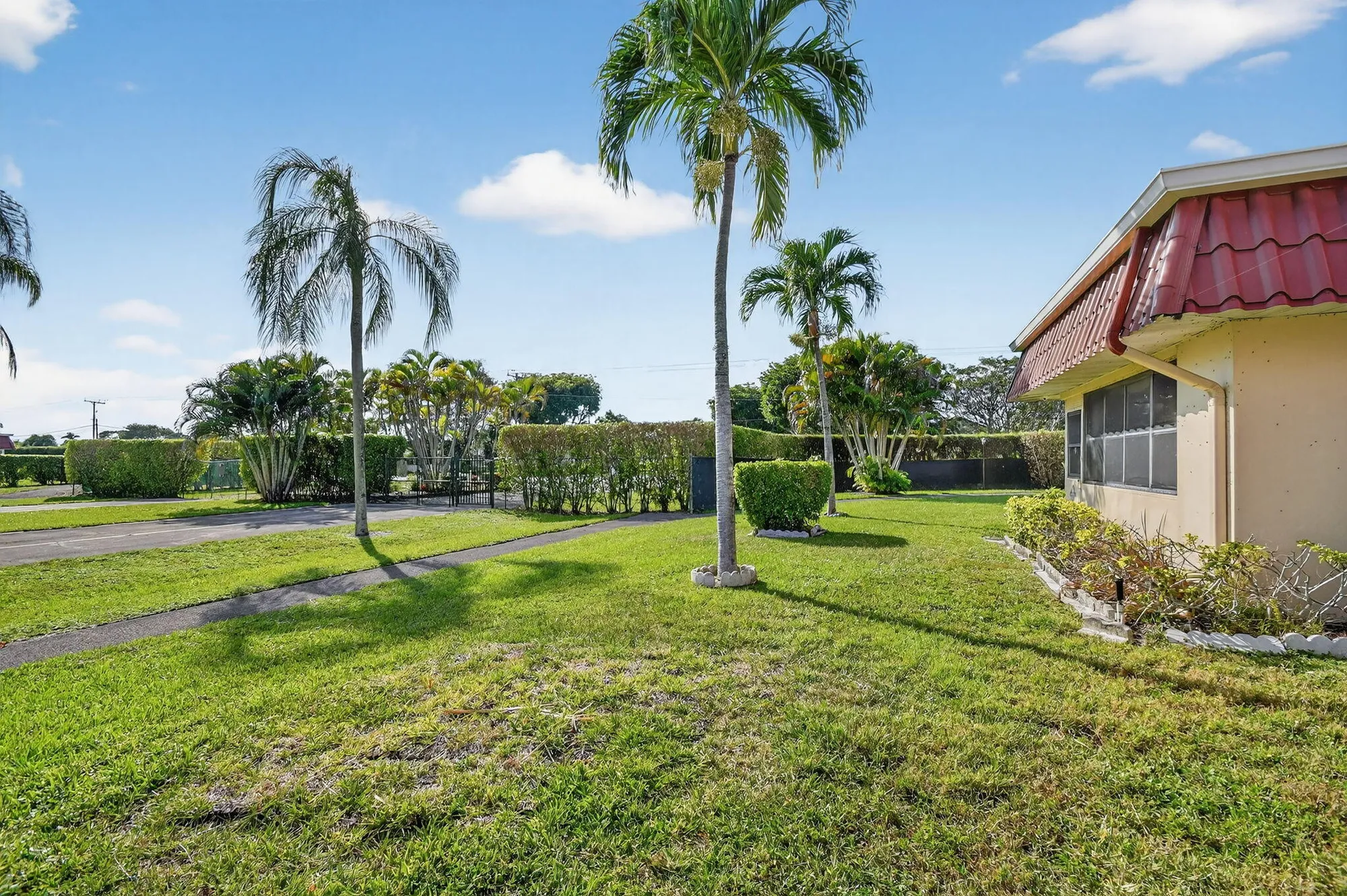 Property Slideshow image 38 of 56 | 700 marlboro oval, Lake Worth, FL, 33467
