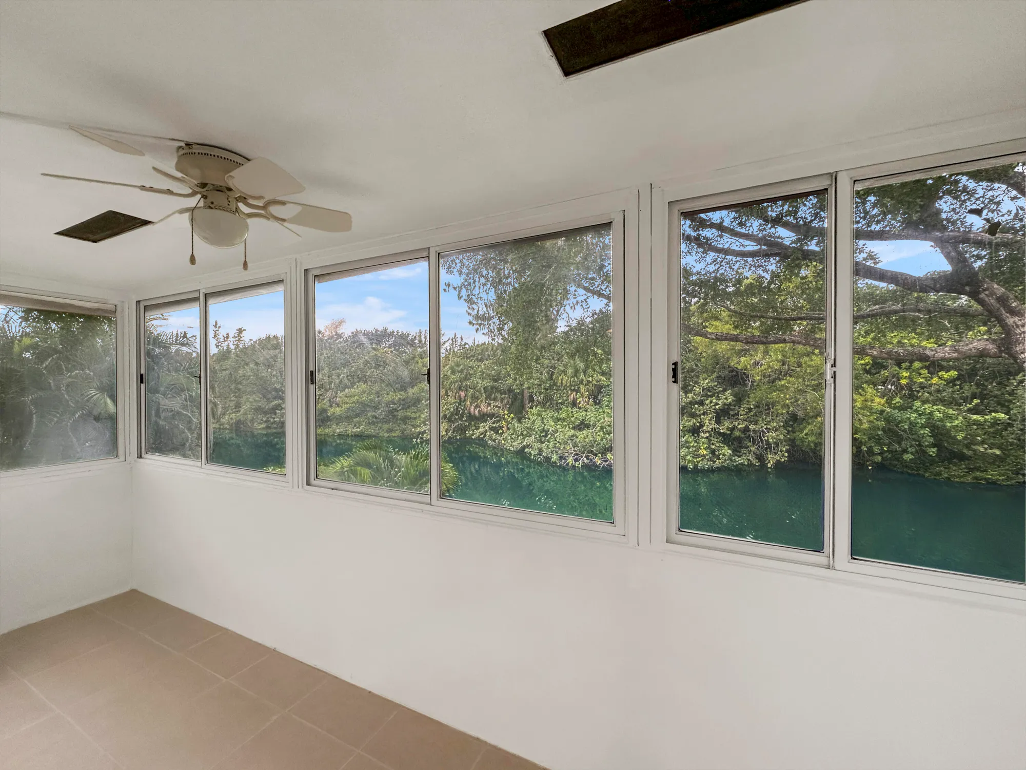 Property Slideshow image 25 of 36 | 47 camden b, West Palm Beach, FL, 33417