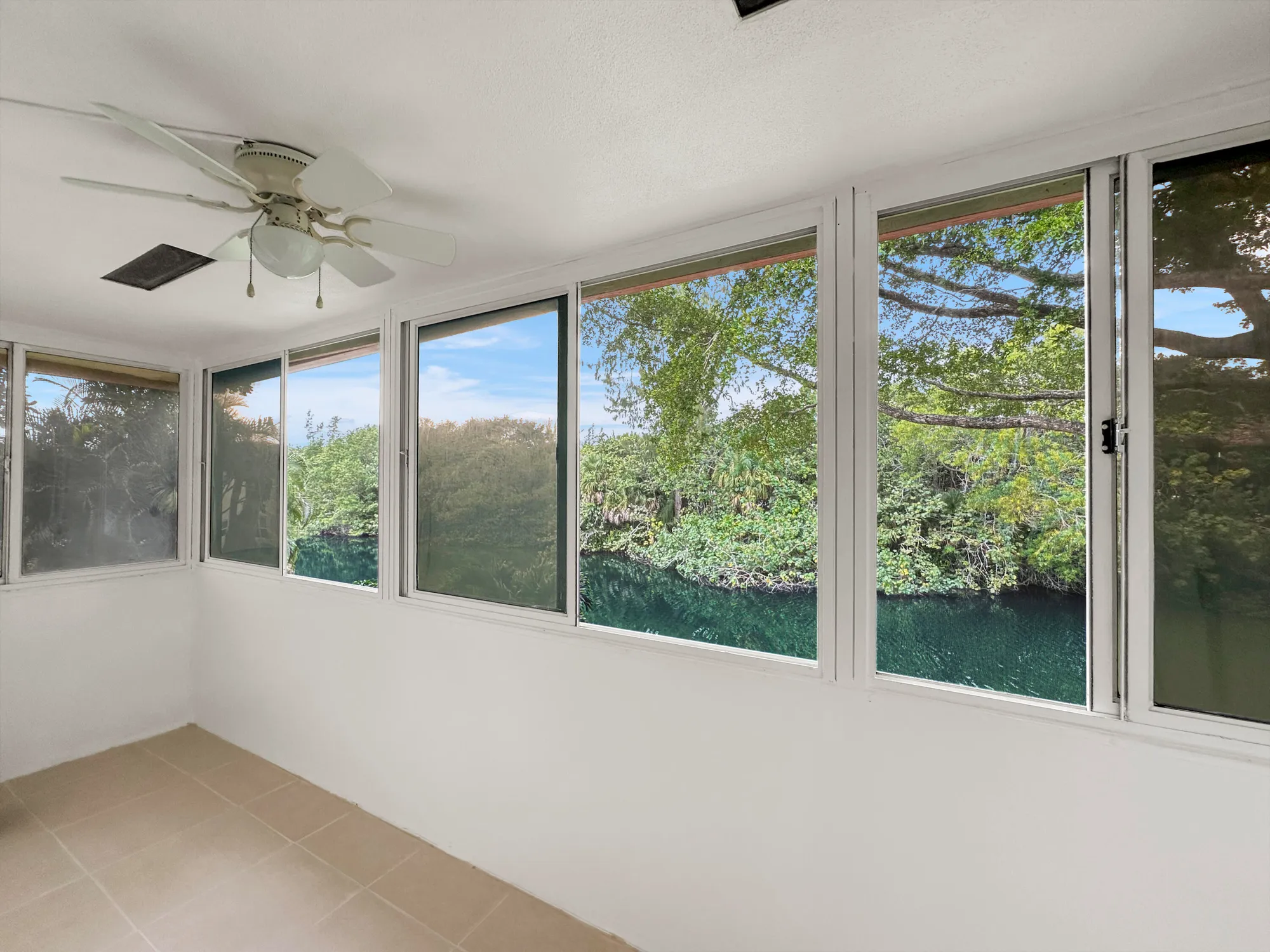 Property Slideshow image 26 of 36 | 47 camden b, West Palm Beach, FL, 33417