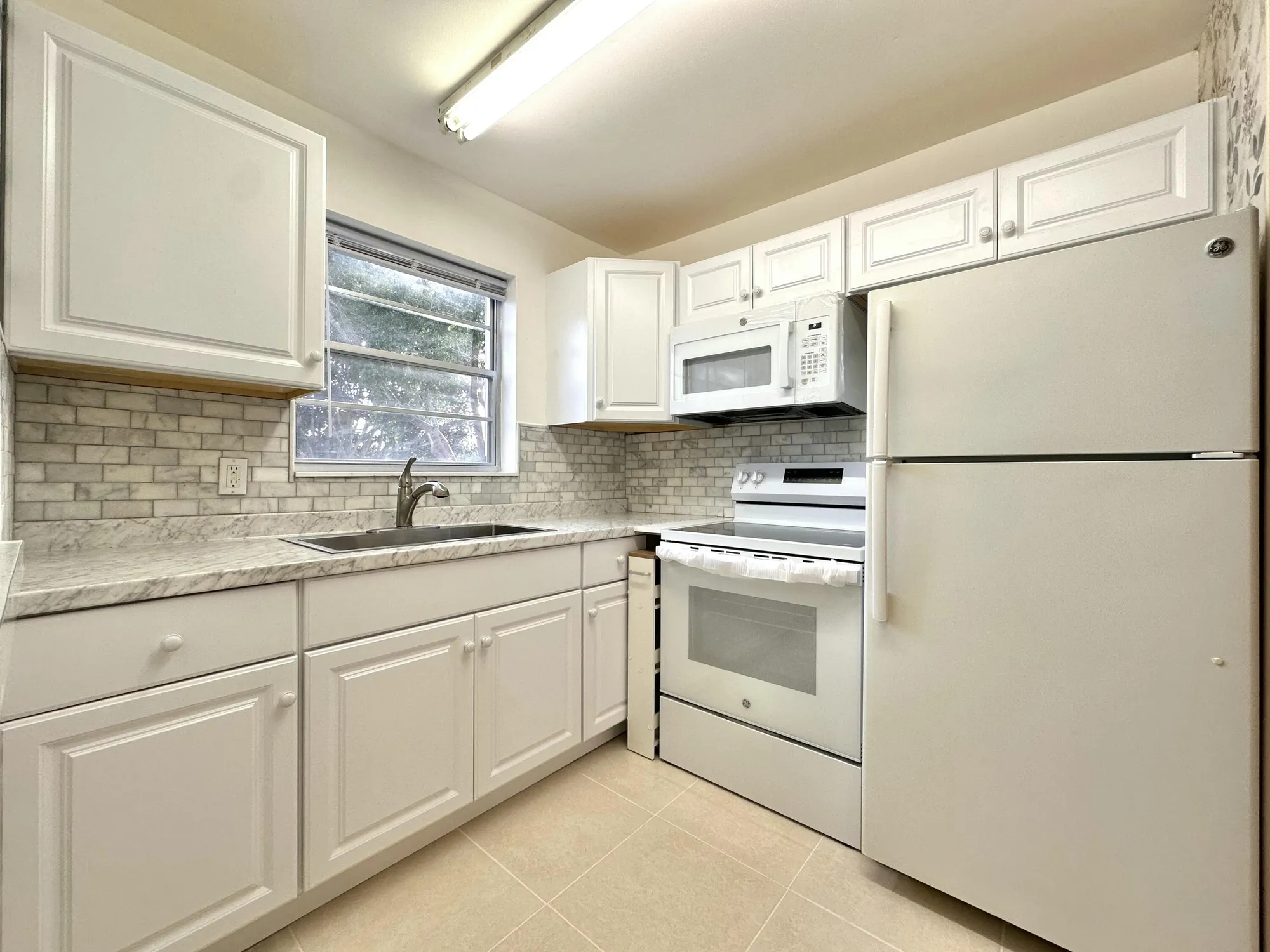 Property Slideshow image 16 of 36 | 47 camden b, West Palm Beach, FL, 33417