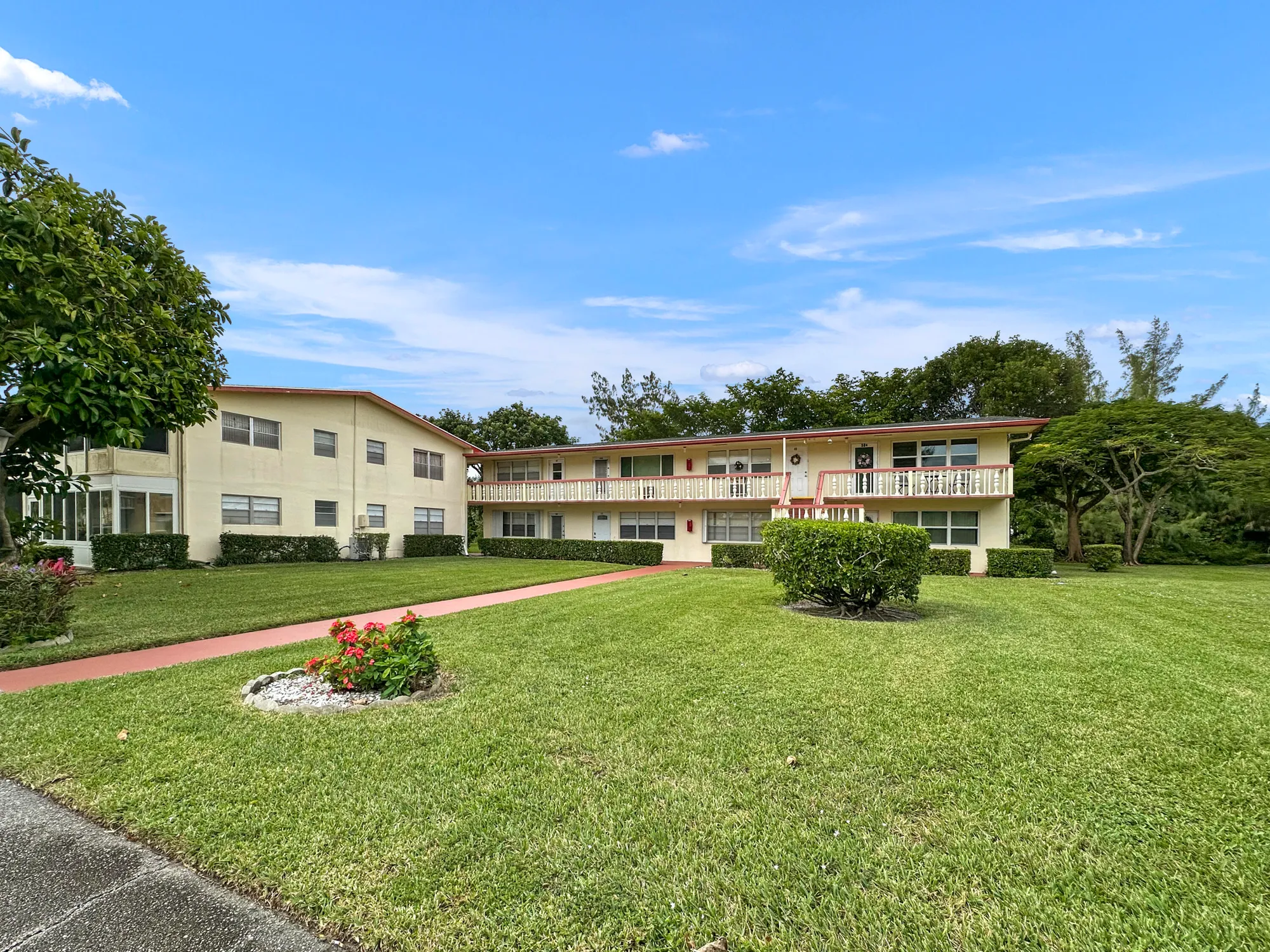 Property Slideshow image 4 of 36 | 47 camden b, West Palm Beach, FL, 33417