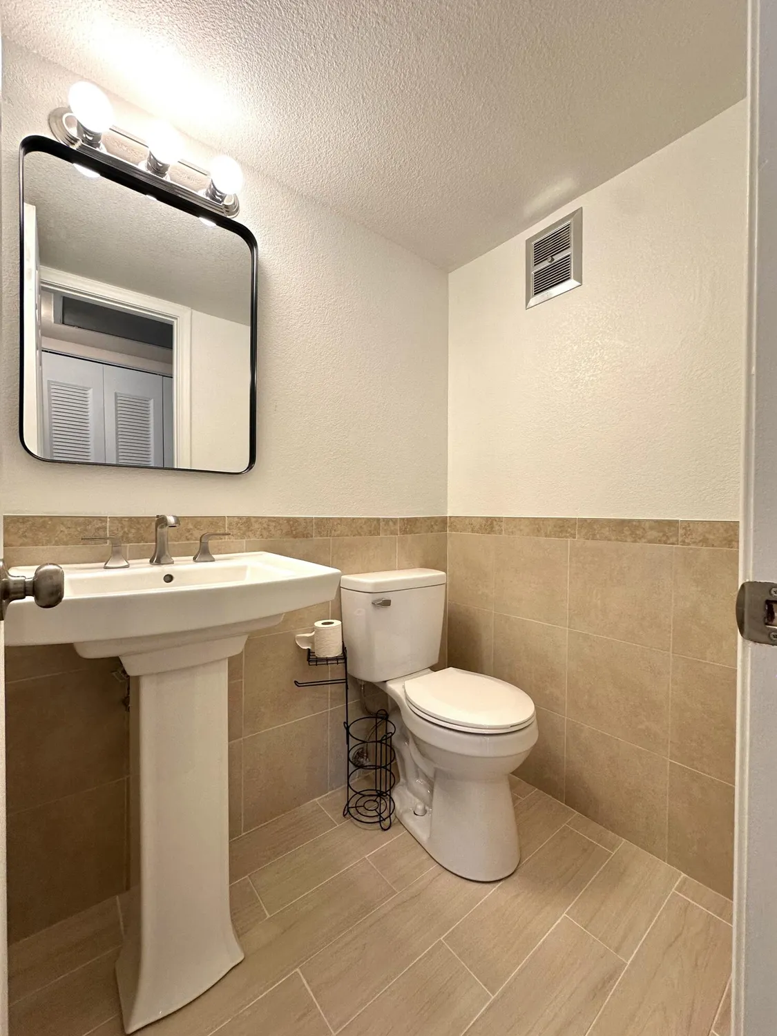 Property Slideshow image 18 of 36 | 47 camden b, West Palm Beach, FL, 33417