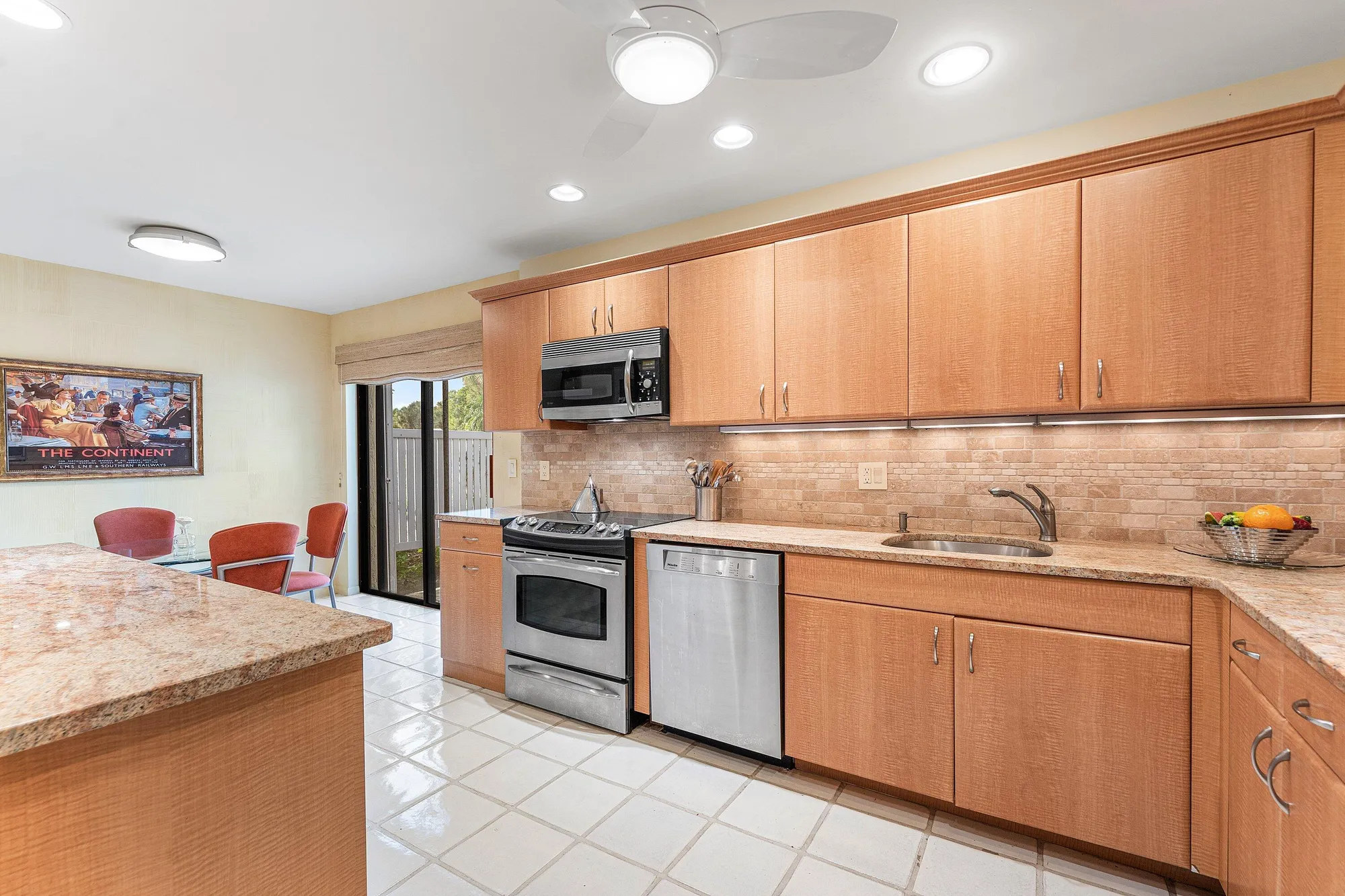 Property Slideshow image 4 of 49 | 5 eastgate dr a, Boynton Beach, FL, 33436