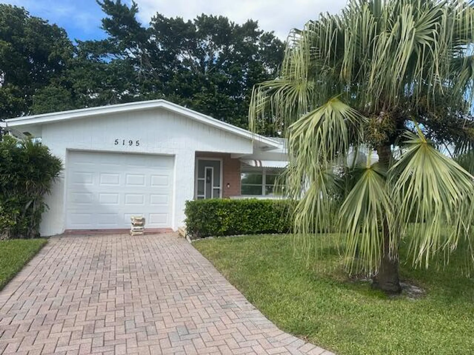 Property Slideshow image 6 of 19 | 5195 nicholas dr, West Palm Beach, FL, 33417