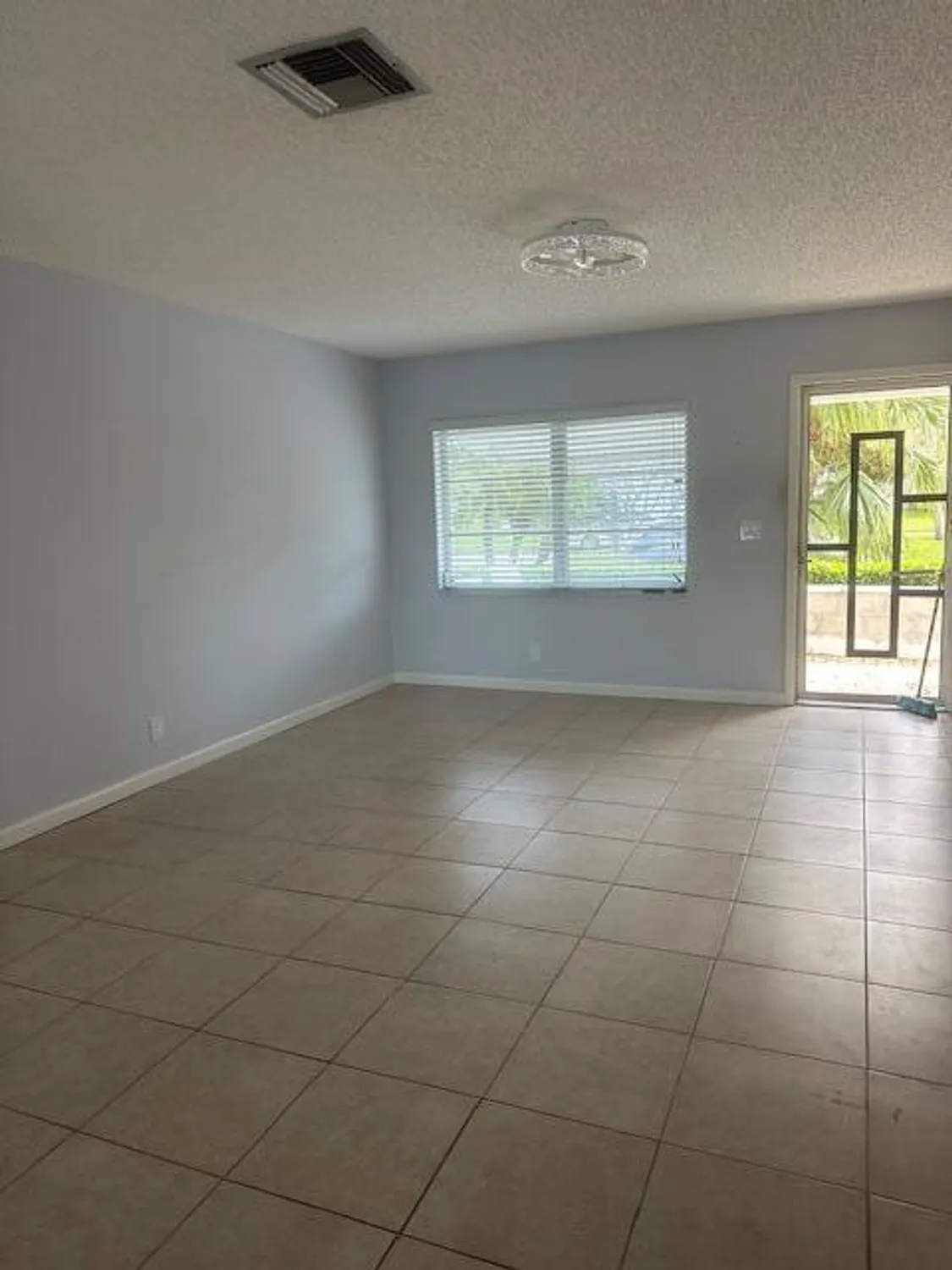 Property Slideshow image 8 of 19 | 5195 nicholas dr, West Palm Beach, FL, 33417