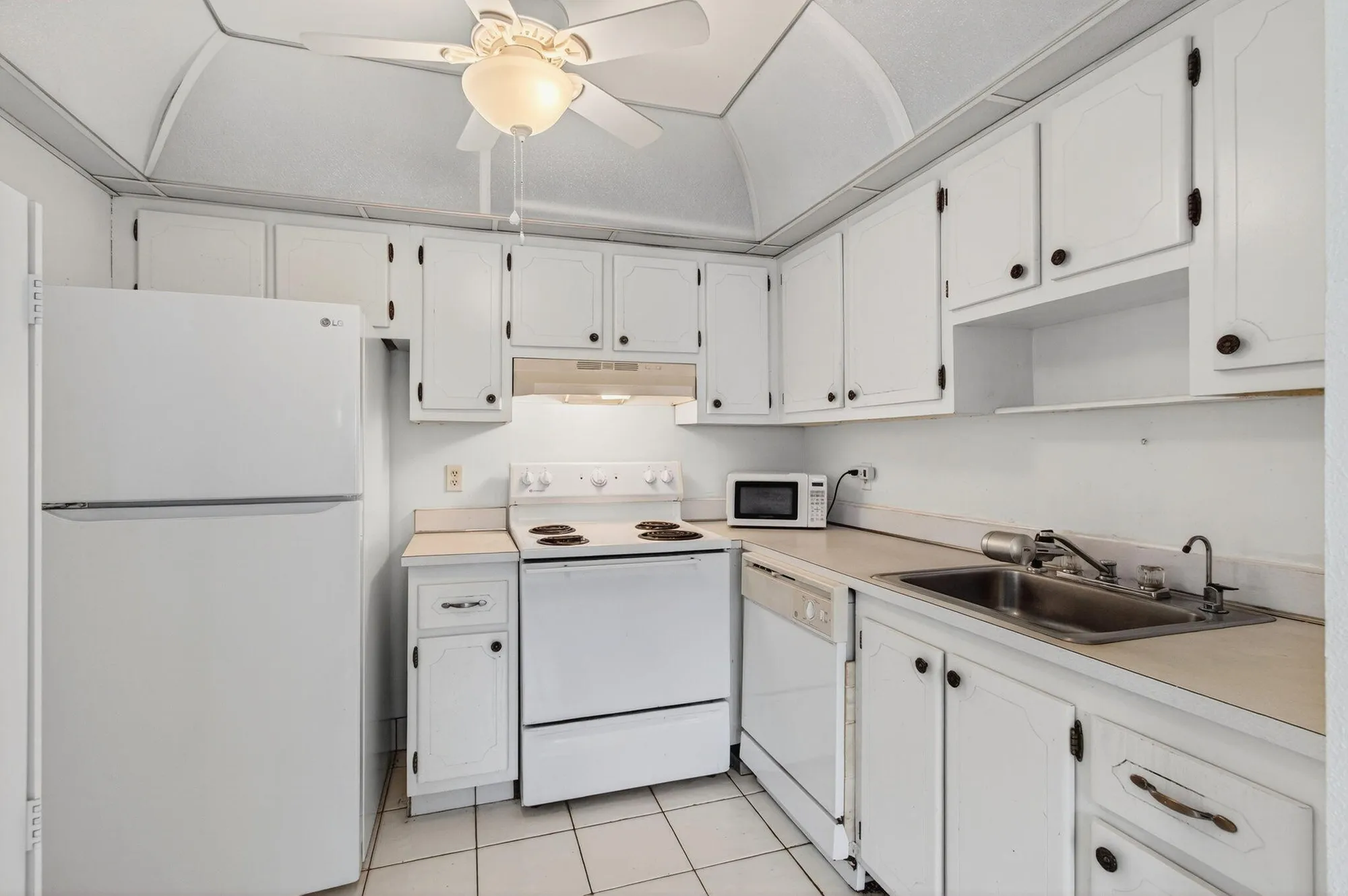 Property Slideshow image 21 of 62 | 702 monaco o, Delray Beach, FL, 33446