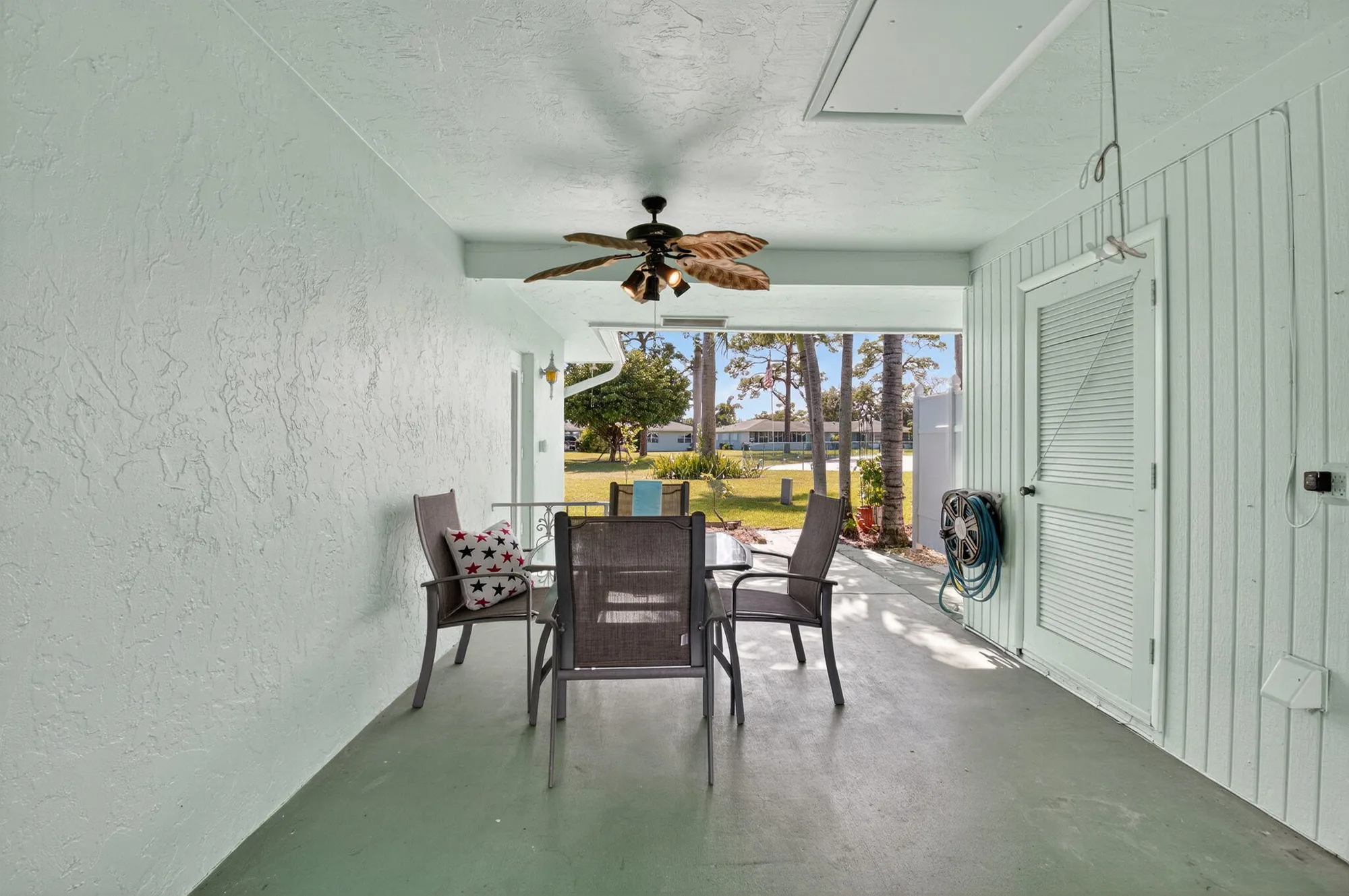 Property Slideshow image 4 of 37 | 634 hummingbird ln, Delray Beach, FL, 33445