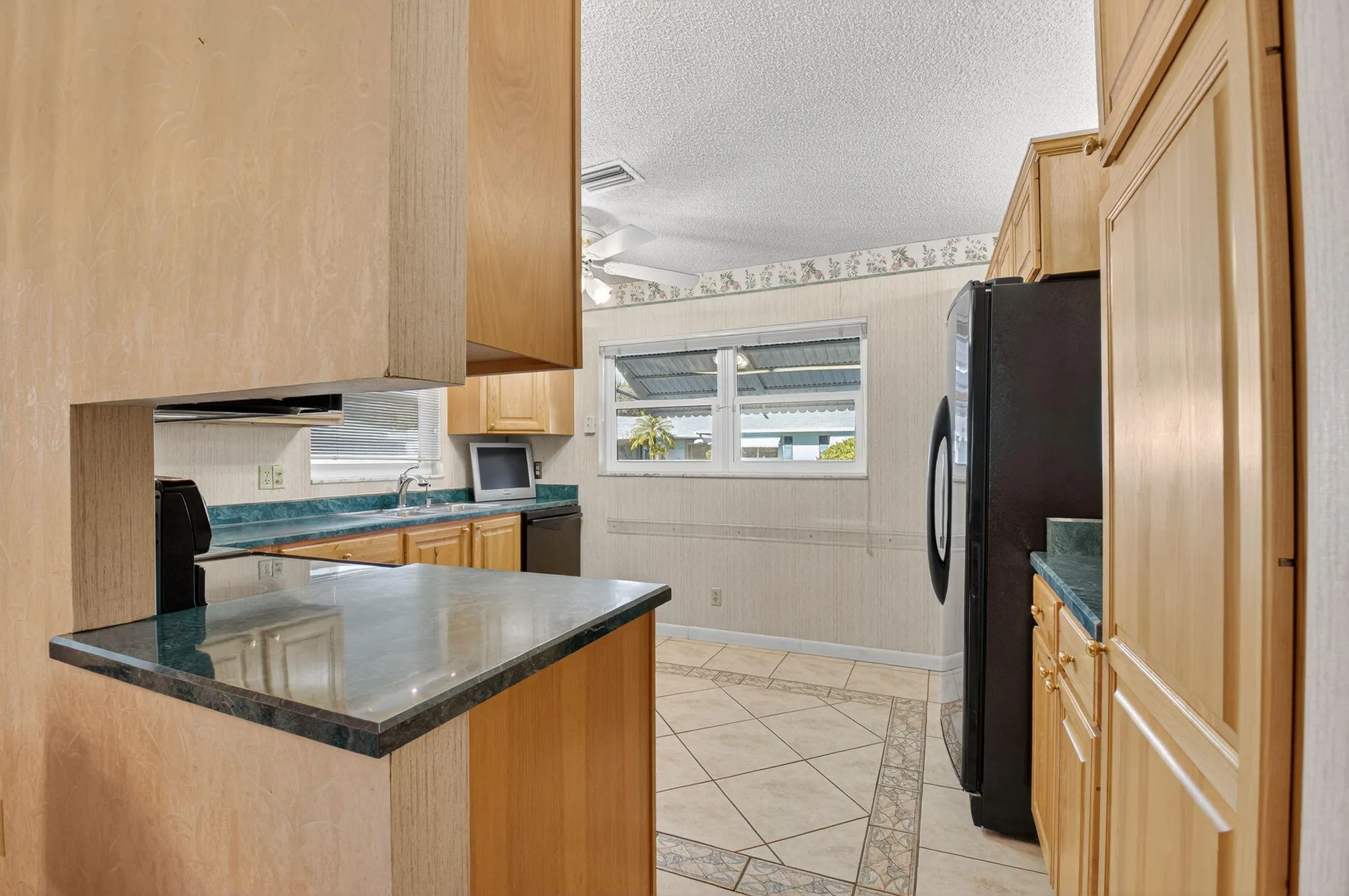 Property Slideshow image 13 of 37 | 634 hummingbird ln, Delray Beach, FL, 33445
