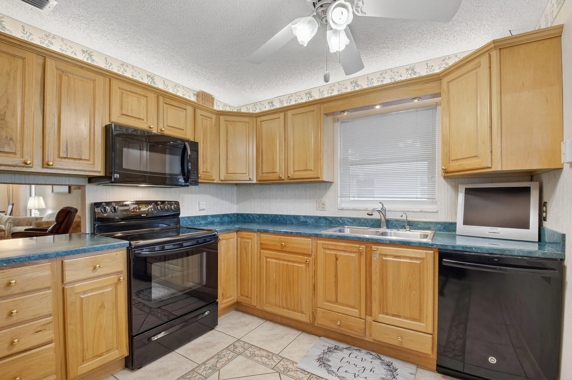 Property Slideshow image 15 of 37 | 634 hummingbird ln, Delray Beach, FL, 33445
