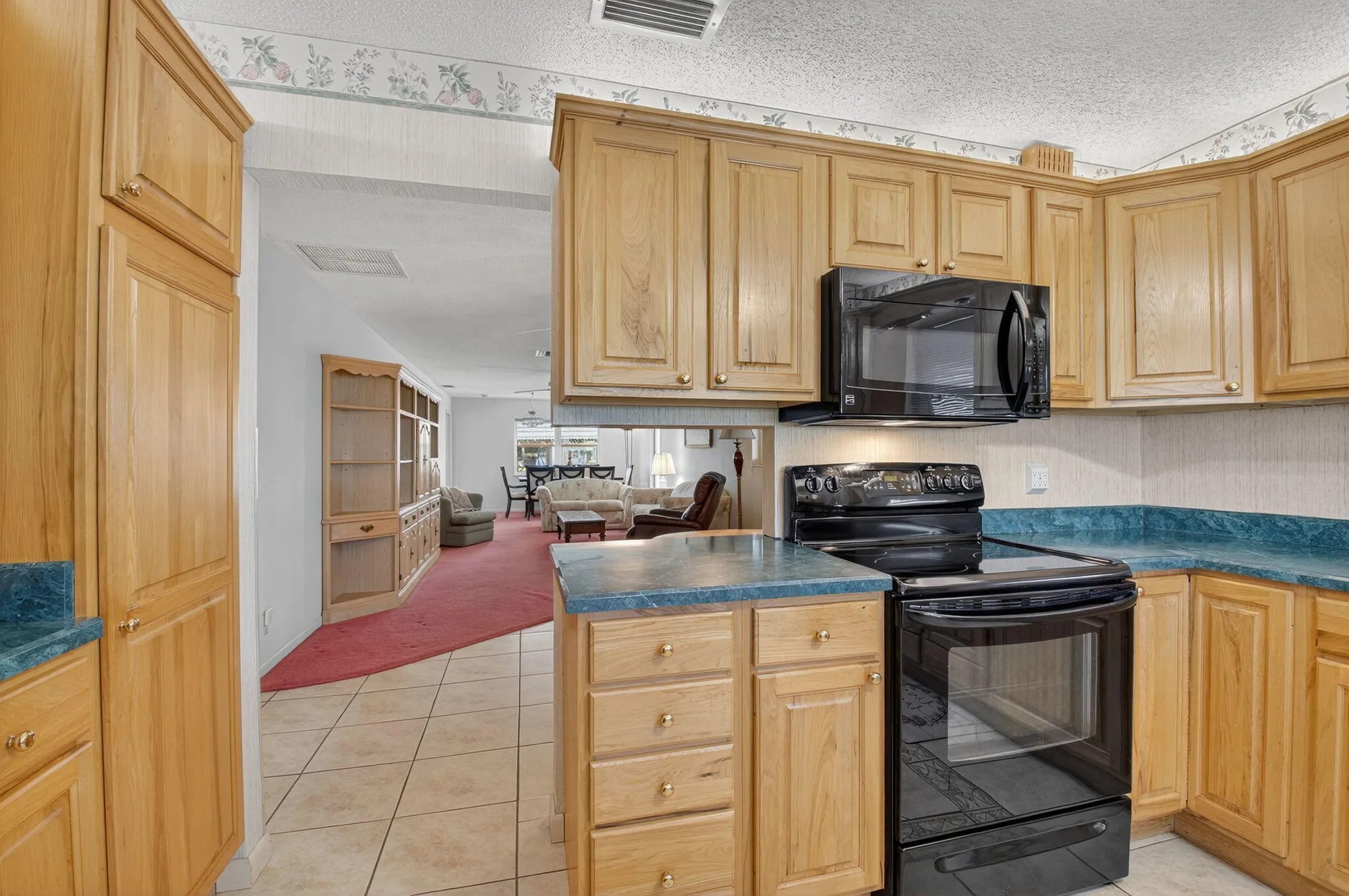 Property Slideshow image 18 of 37 | 634 hummingbird ln, Delray Beach, FL, 33445
